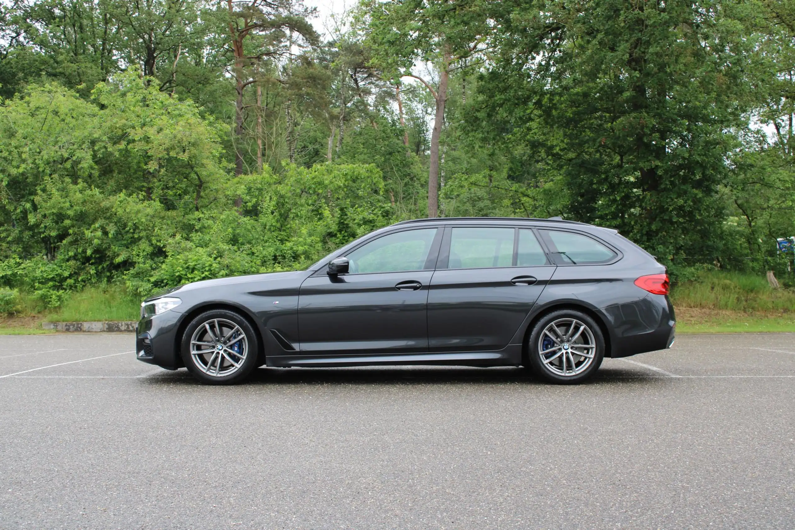 BMW - 530