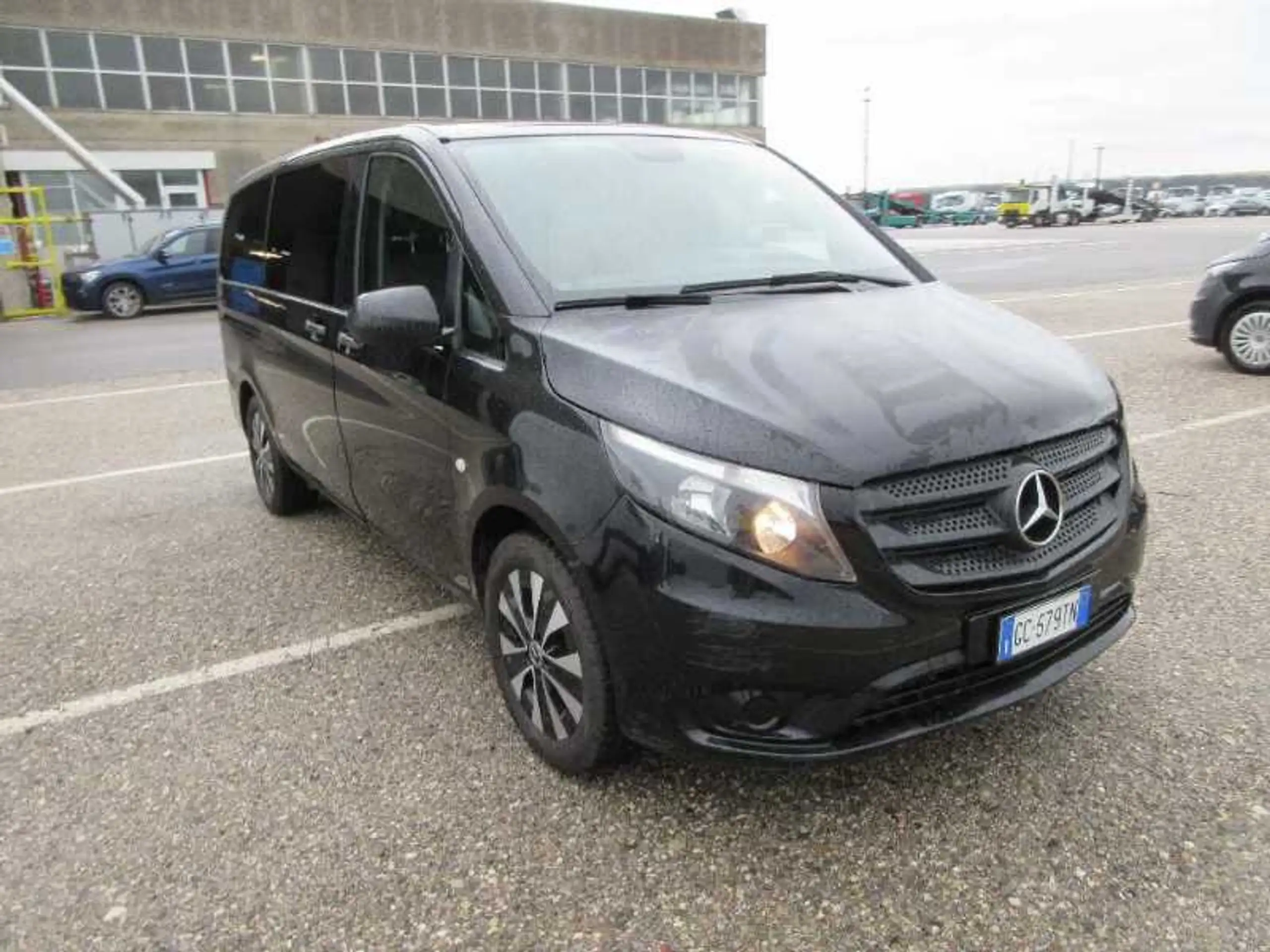 Mercedes-Benz - Vito