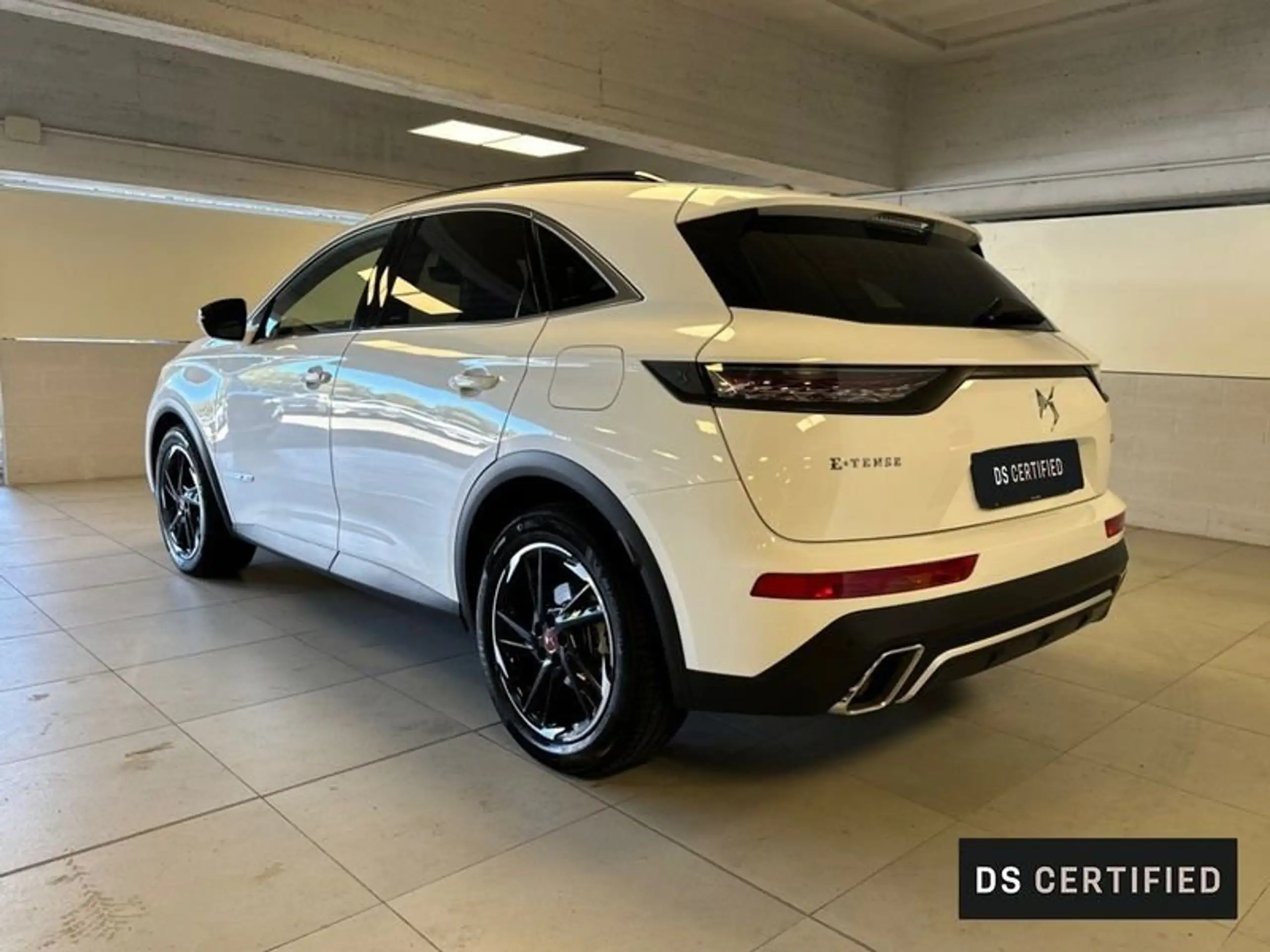 DS Automobiles - DS 7 Crossback