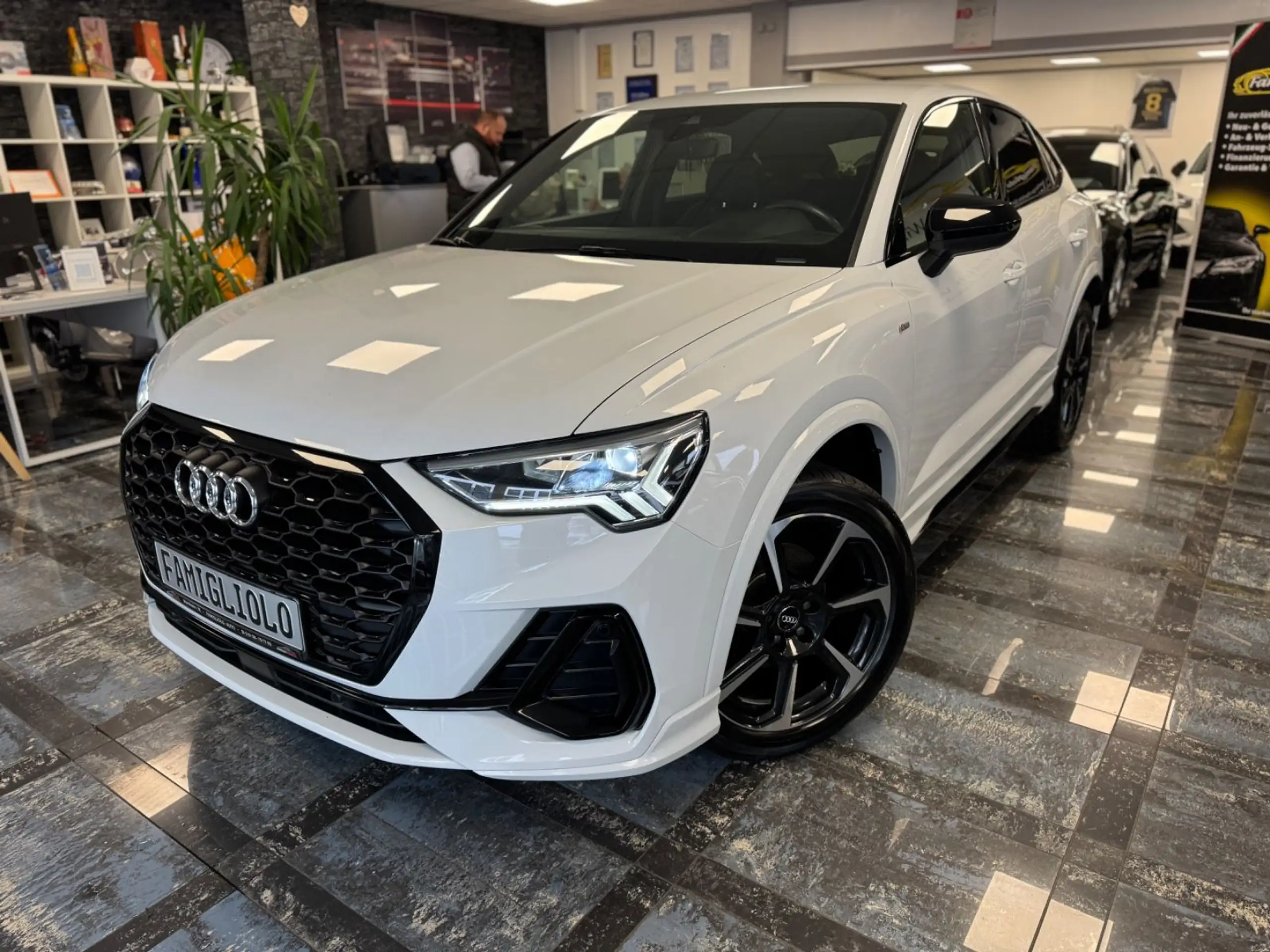 Audi - Q3