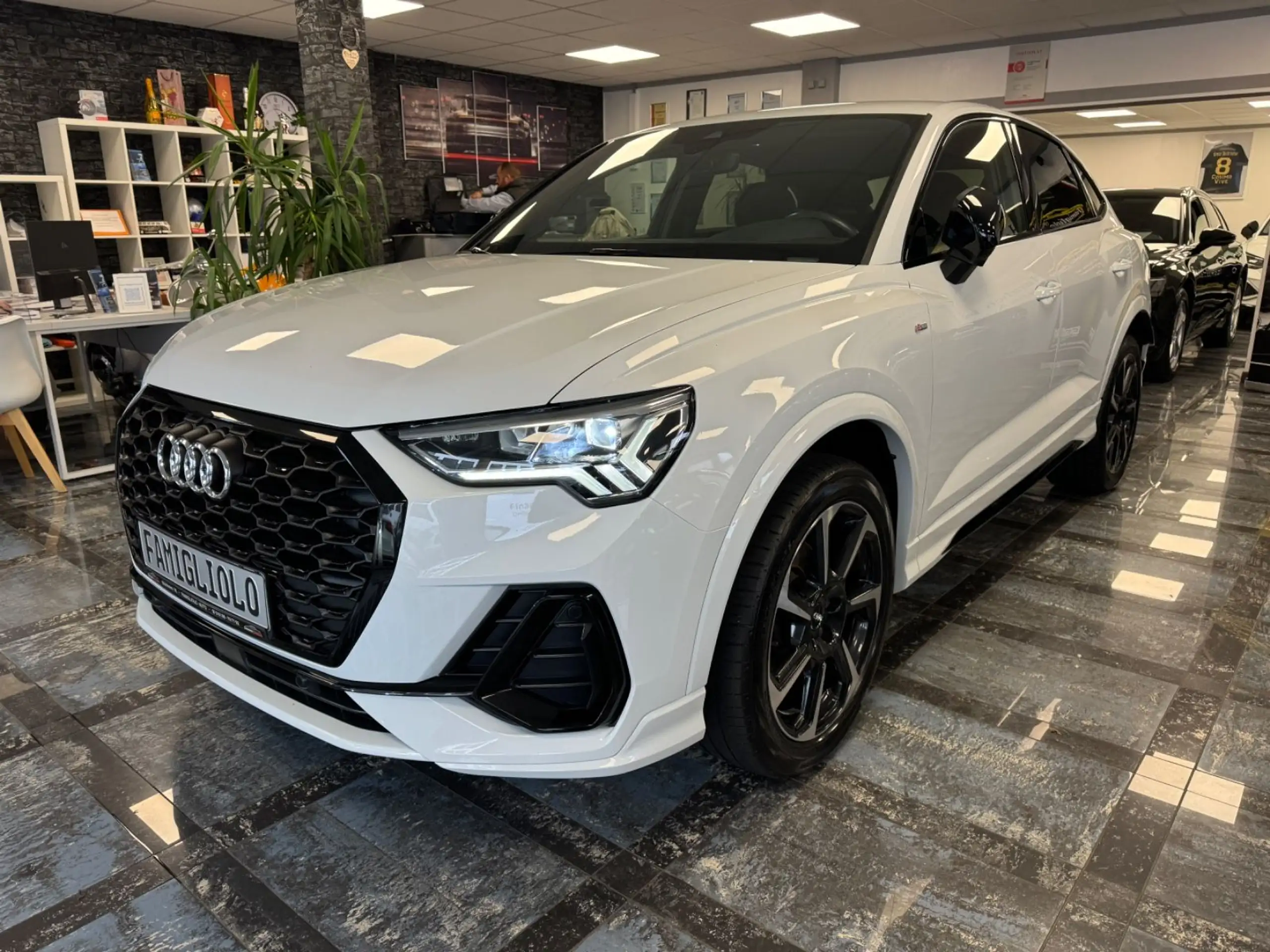 Audi - Q3