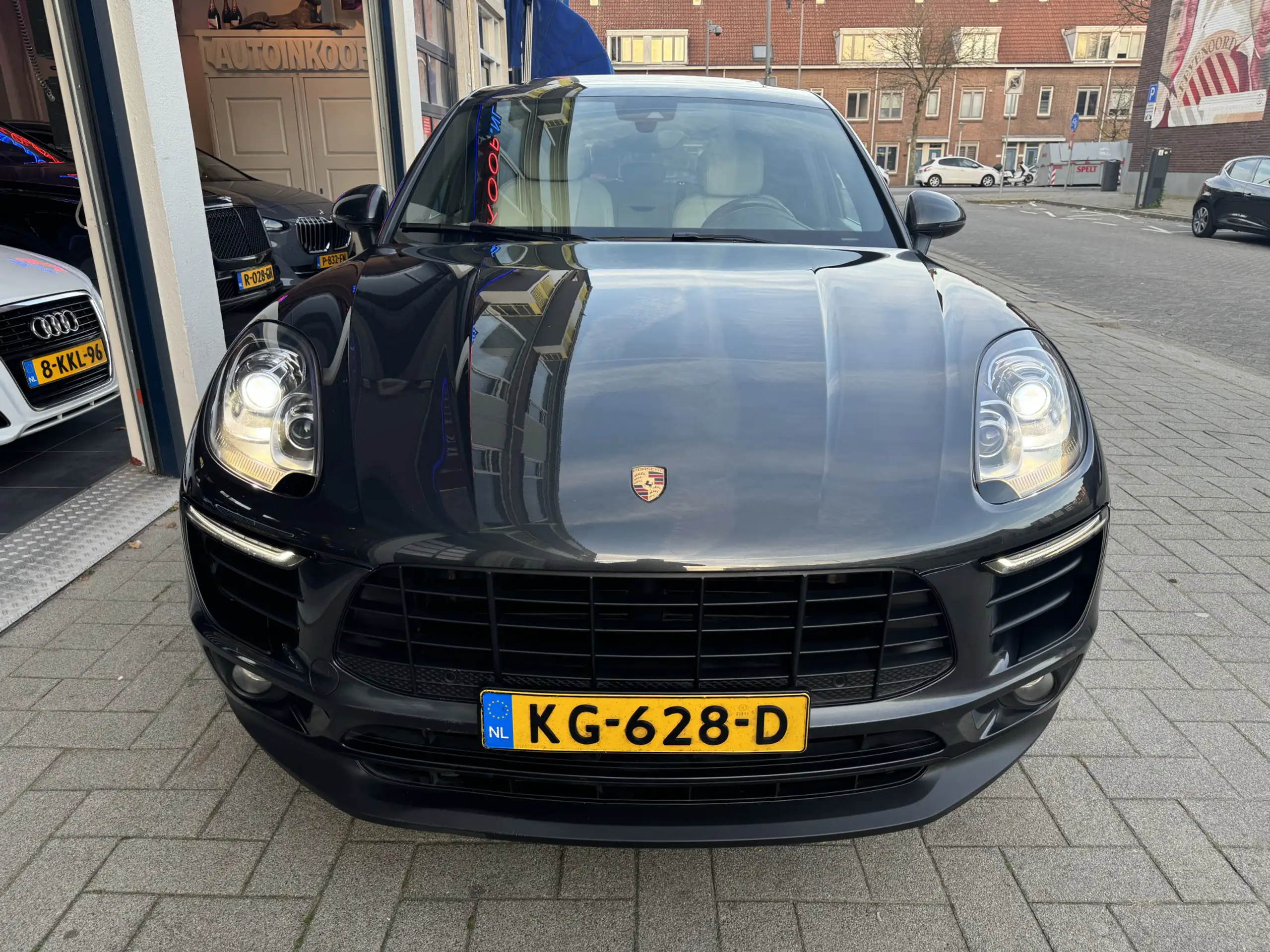 Porsche - Macan