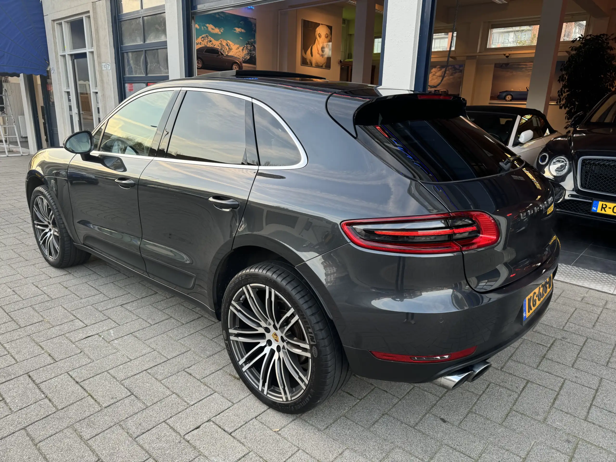 Porsche - Macan