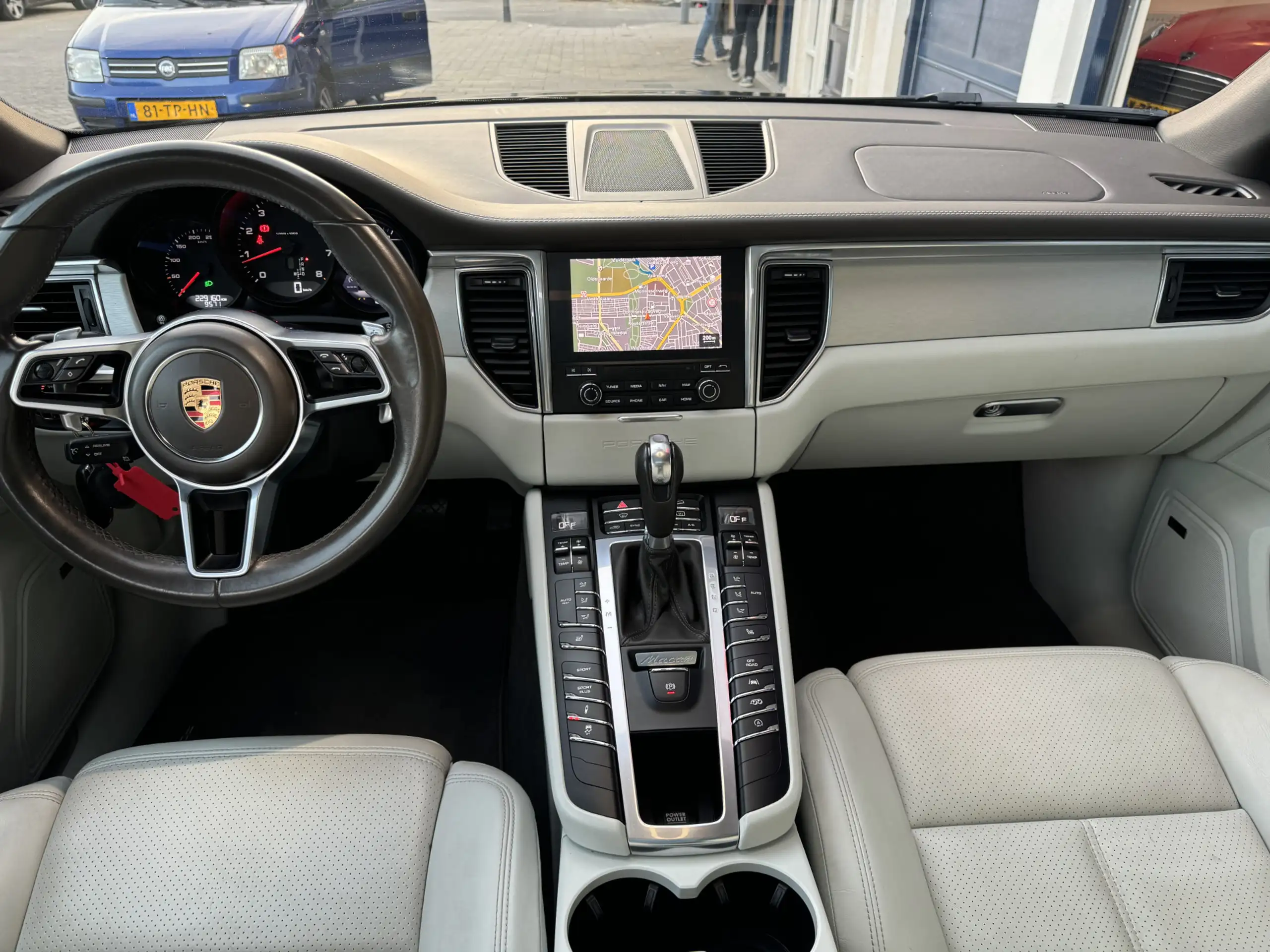 Porsche - Macan