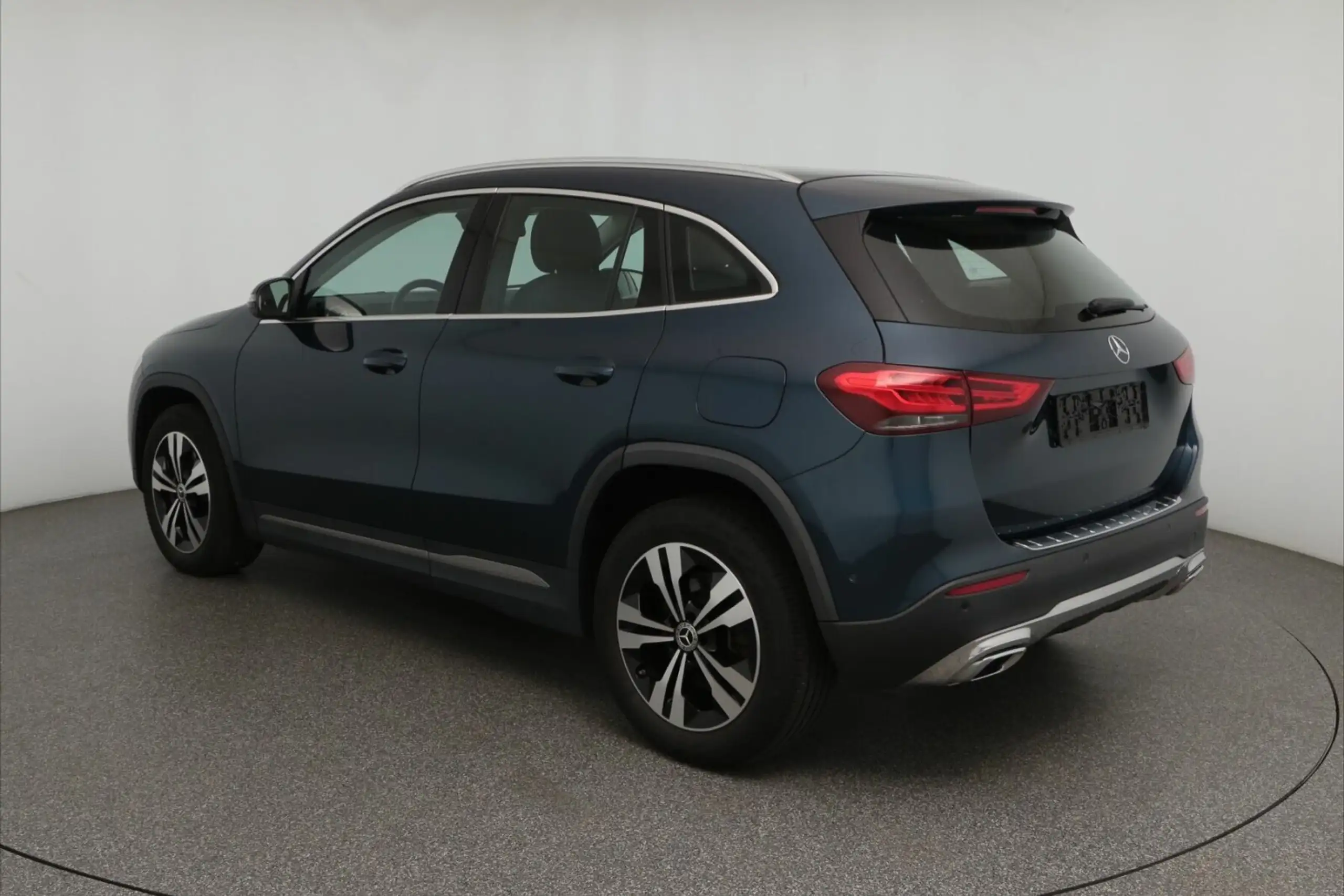 Mercedes-Benz - GLA 220