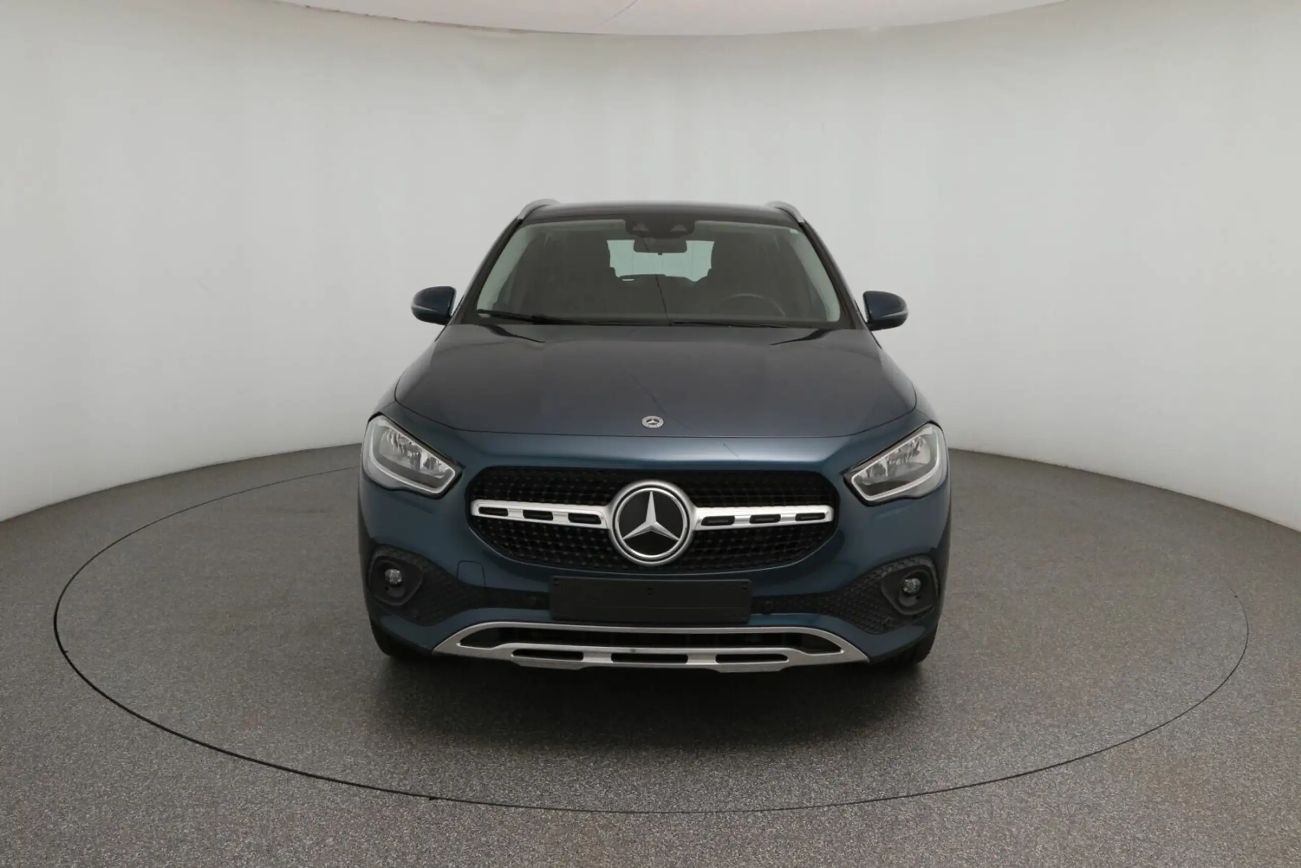 Mercedes-Benz - GLA 220