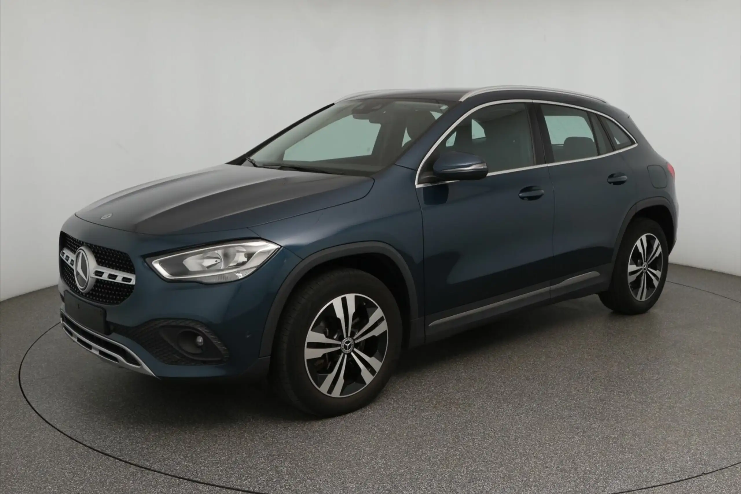 Mercedes-Benz - GLA 220