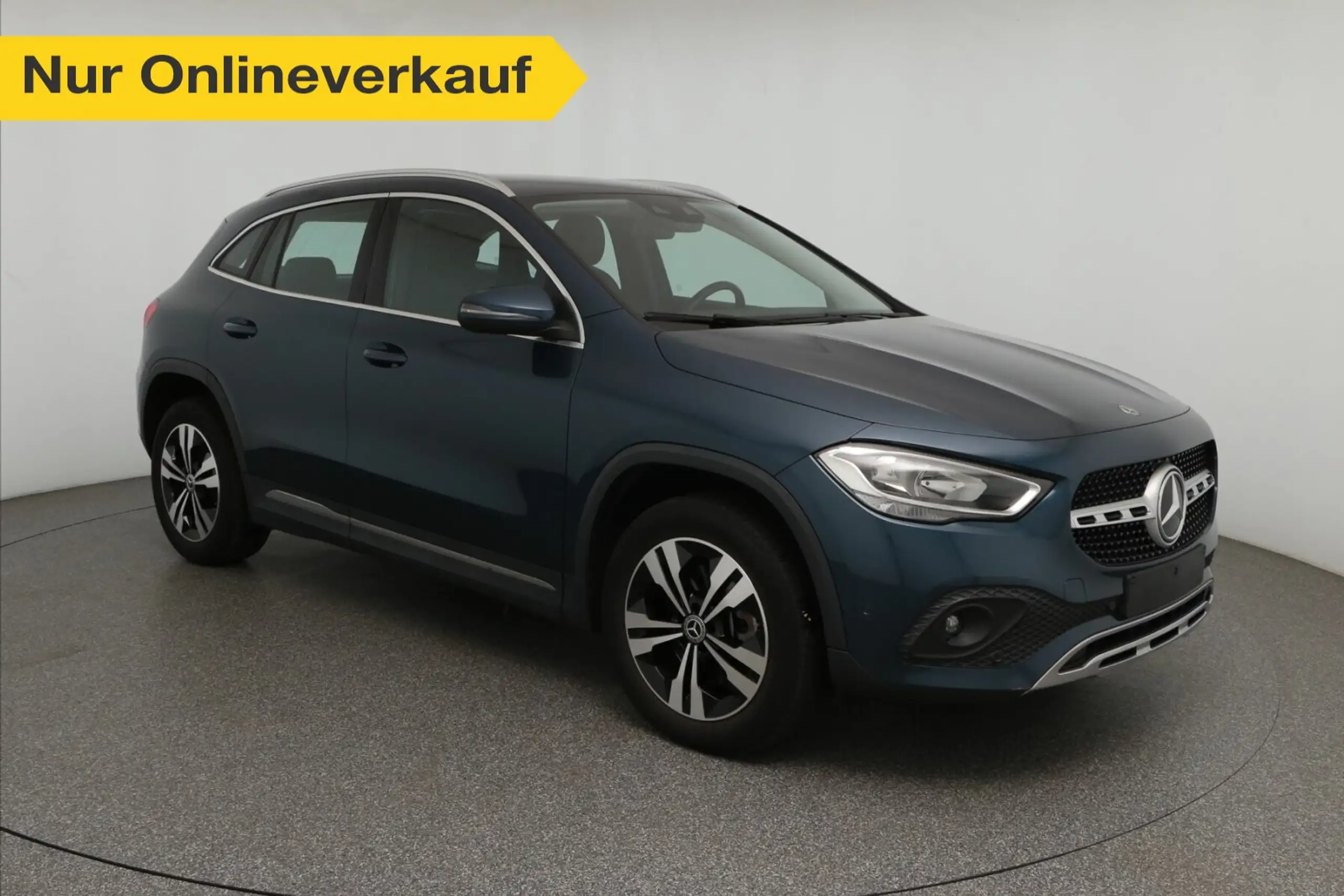 Mercedes-Benz - GLA 220