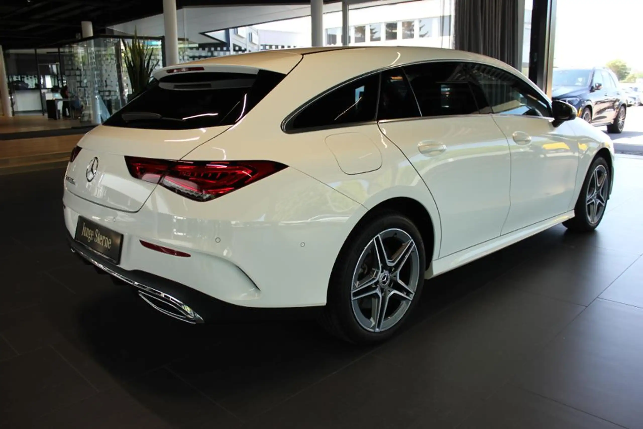 Mercedes-Benz - CLA 250