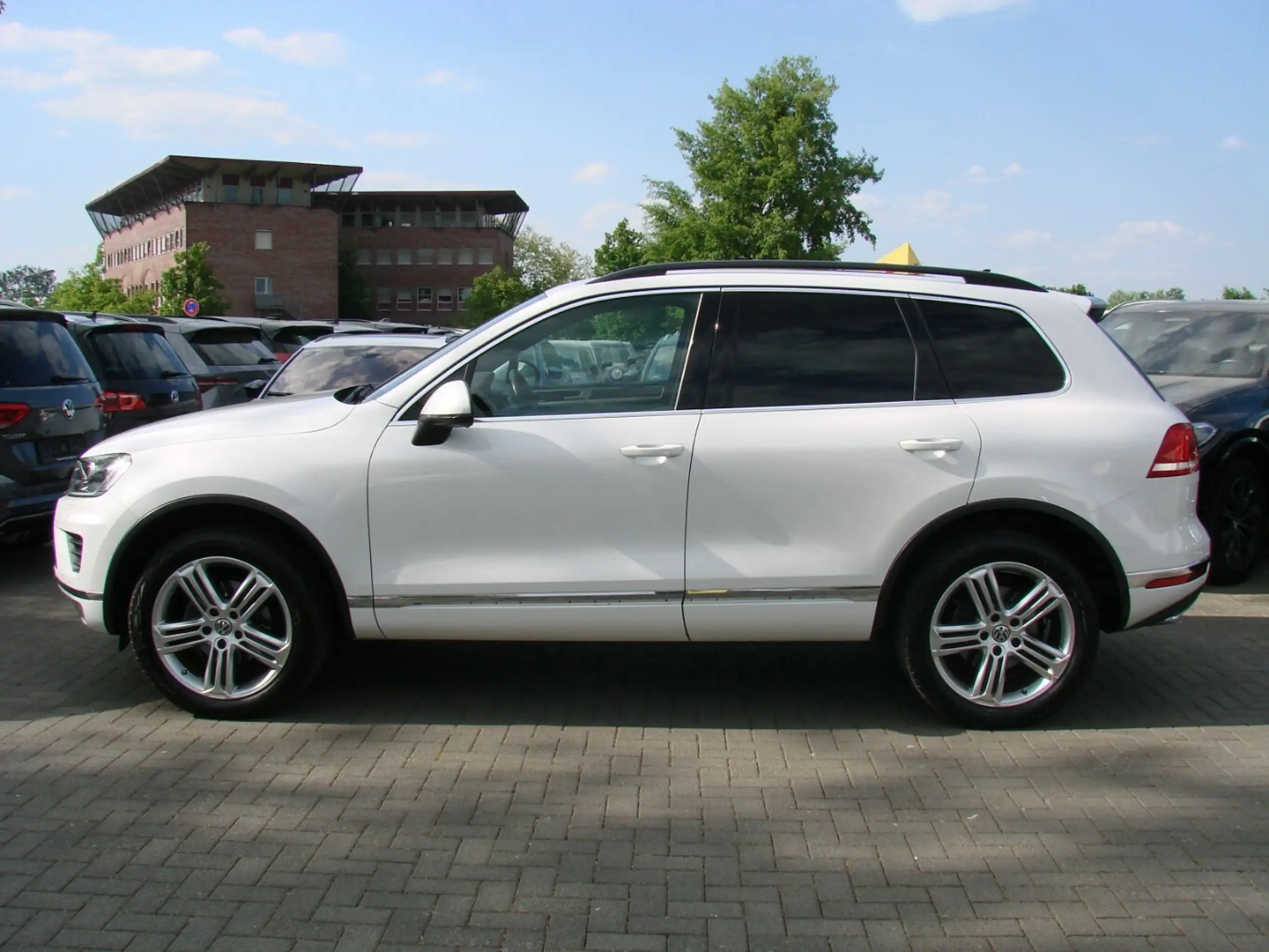 Volkswagen - Touareg