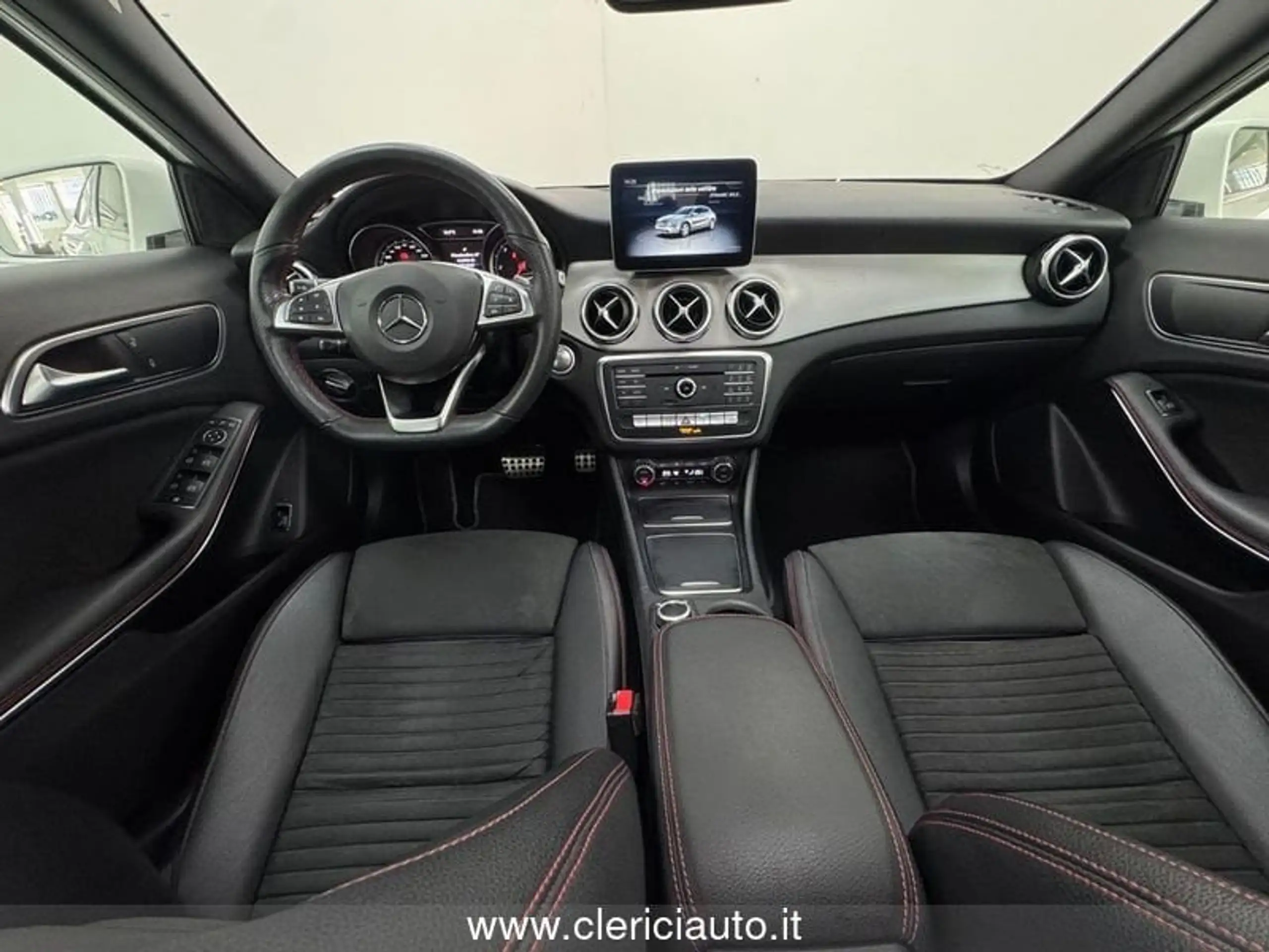 Mercedes-Benz - GLA 200