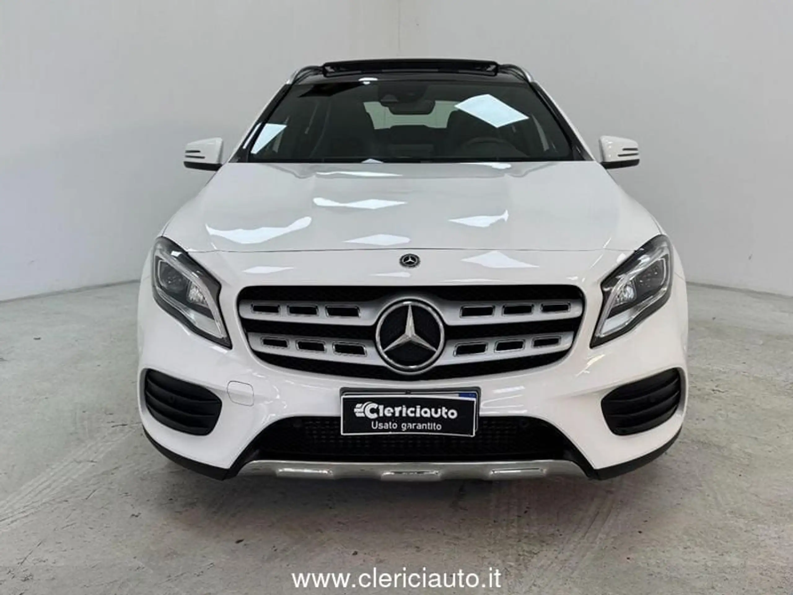 Mercedes-Benz - GLA 200