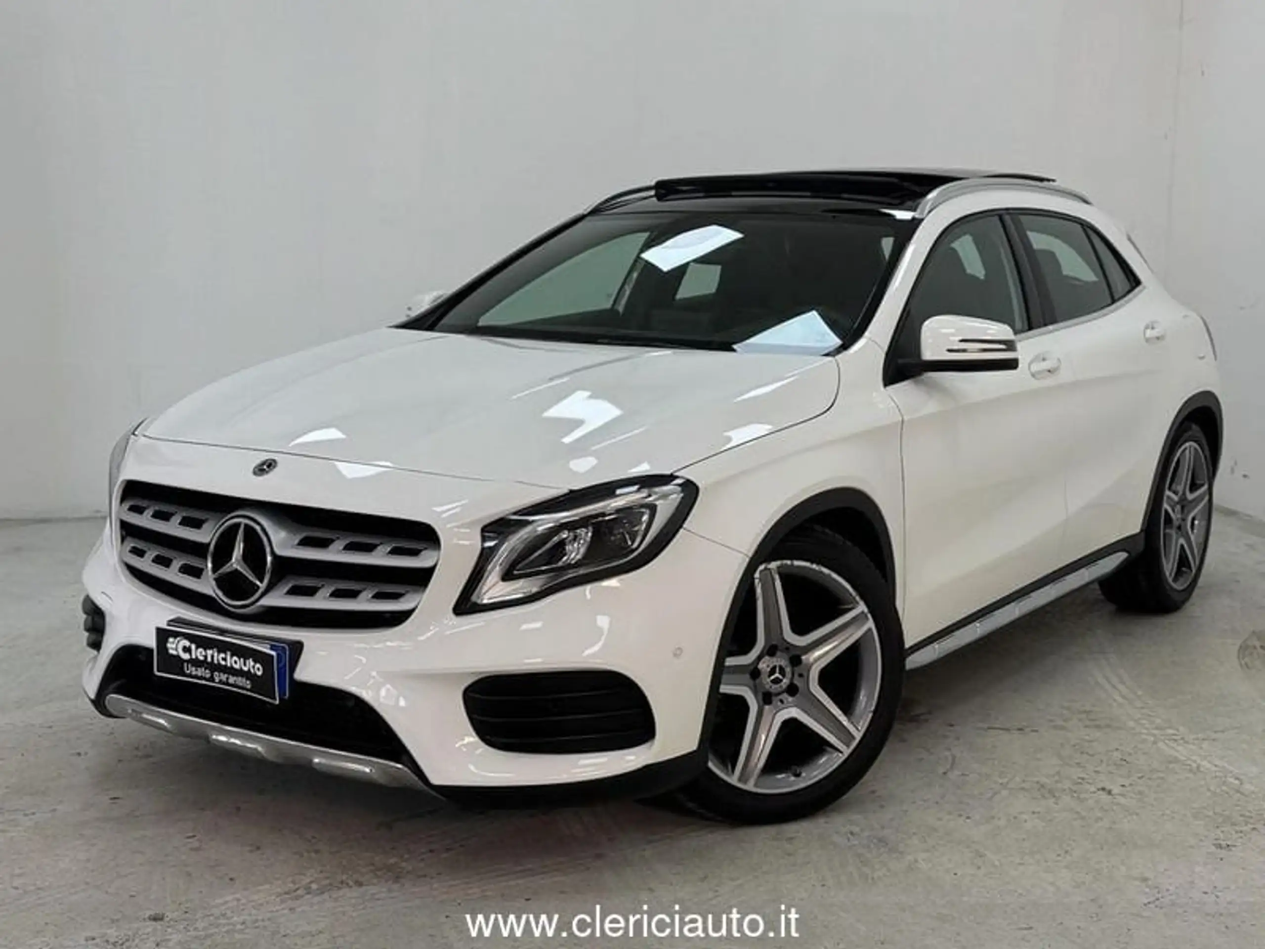 Mercedes-Benz - GLA 200