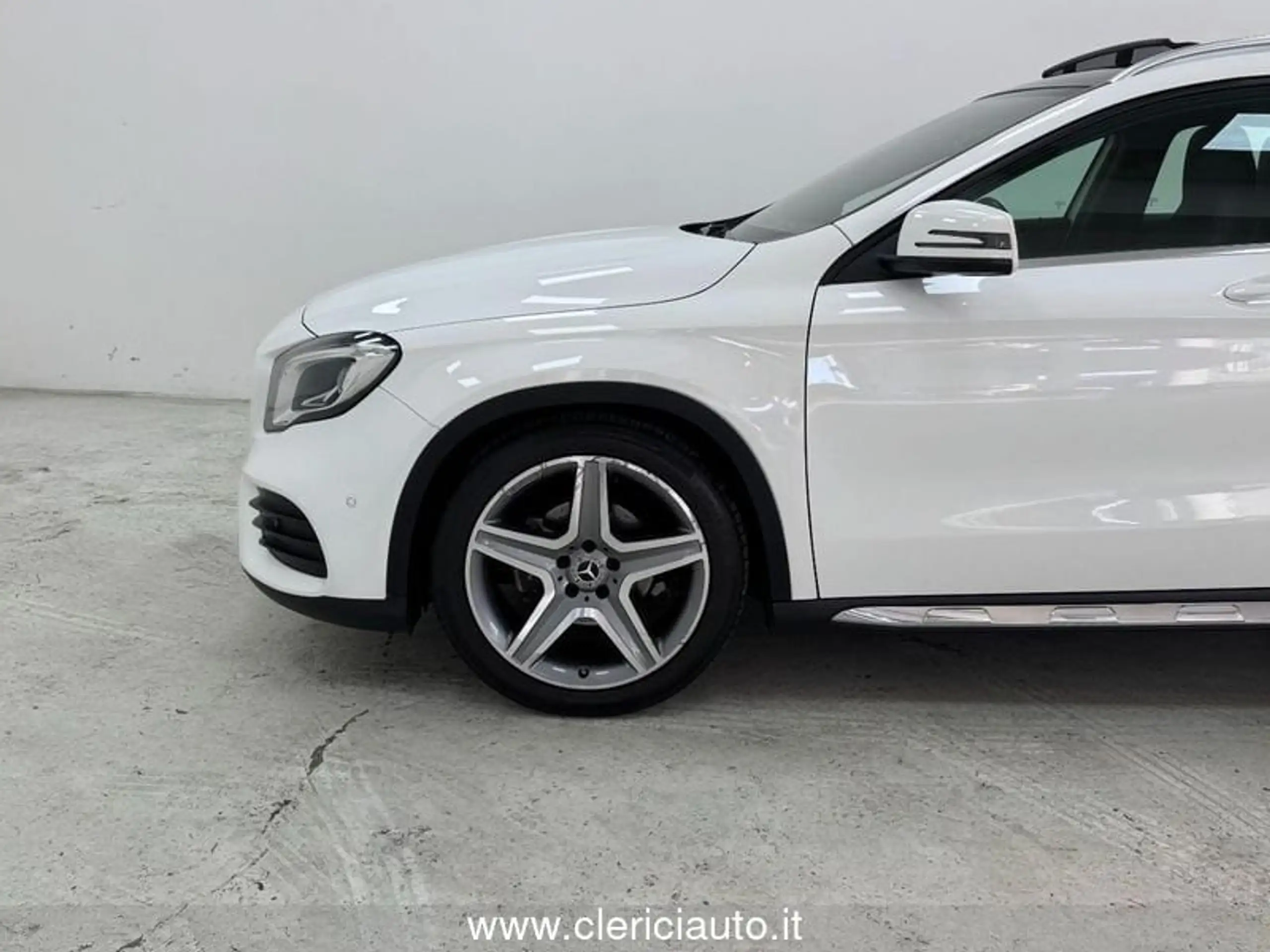 Mercedes-Benz - GLA 200