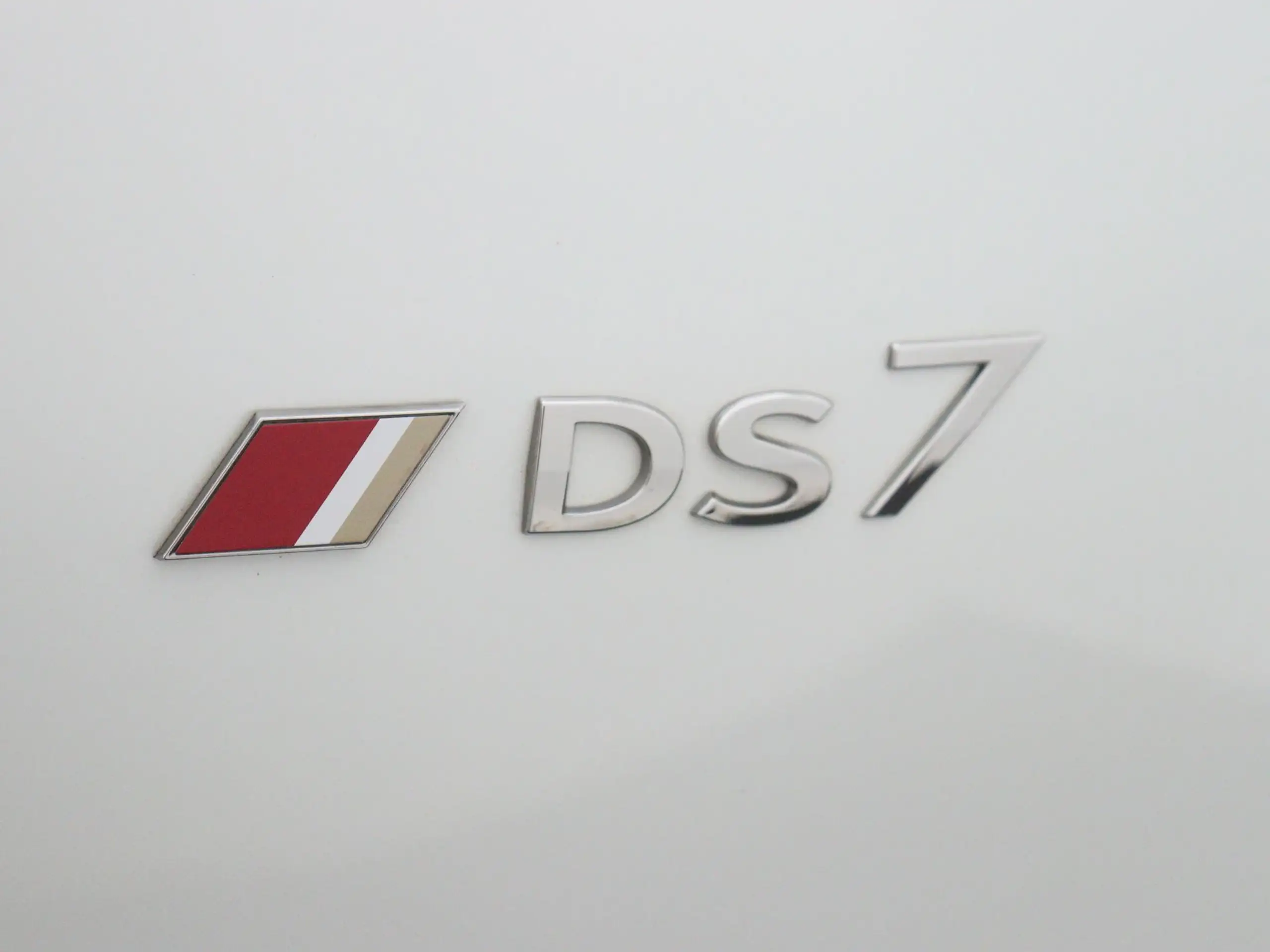 DS Automobiles - DS 7 Crossback