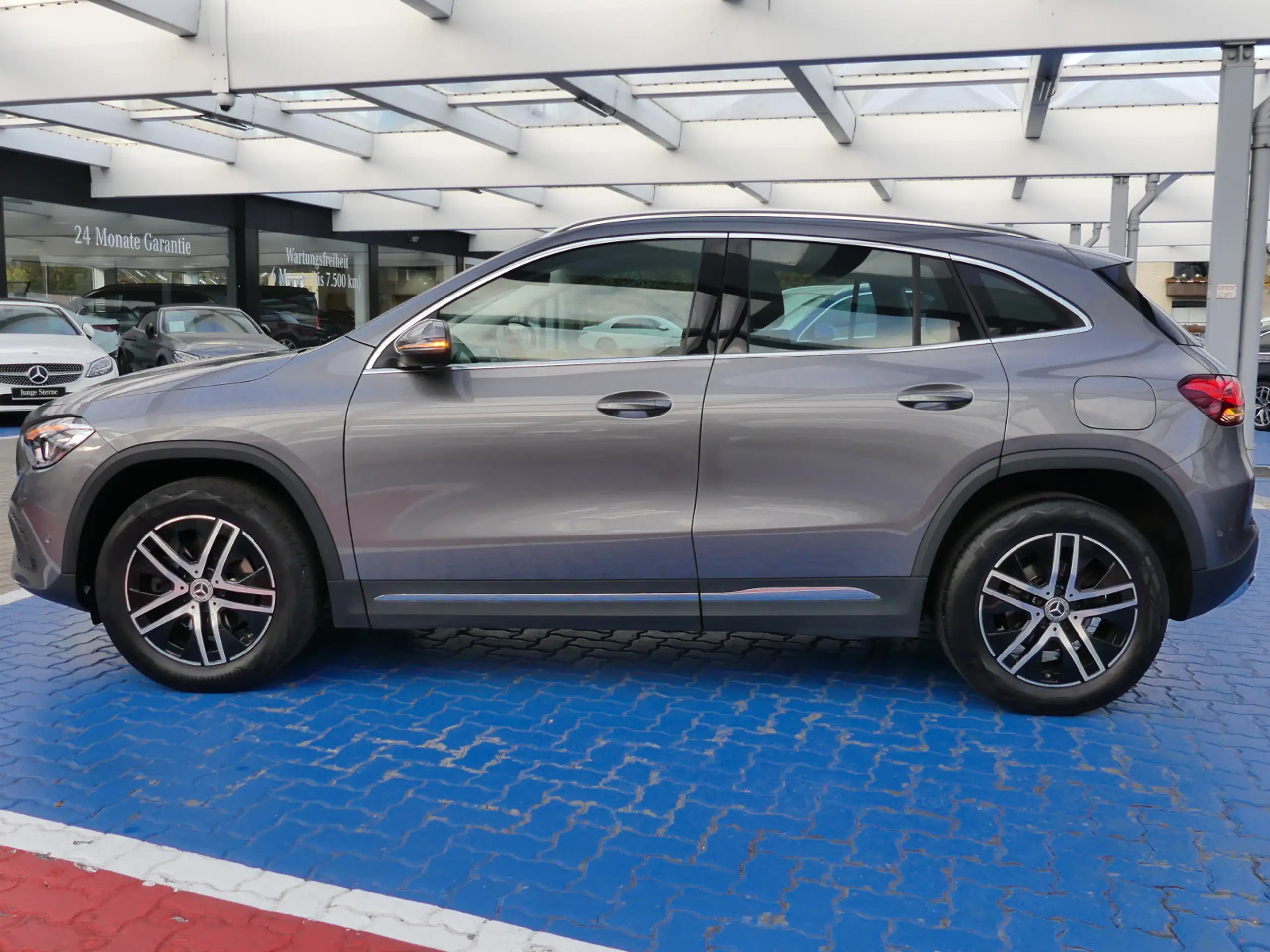 Mercedes-Benz - GLA 200