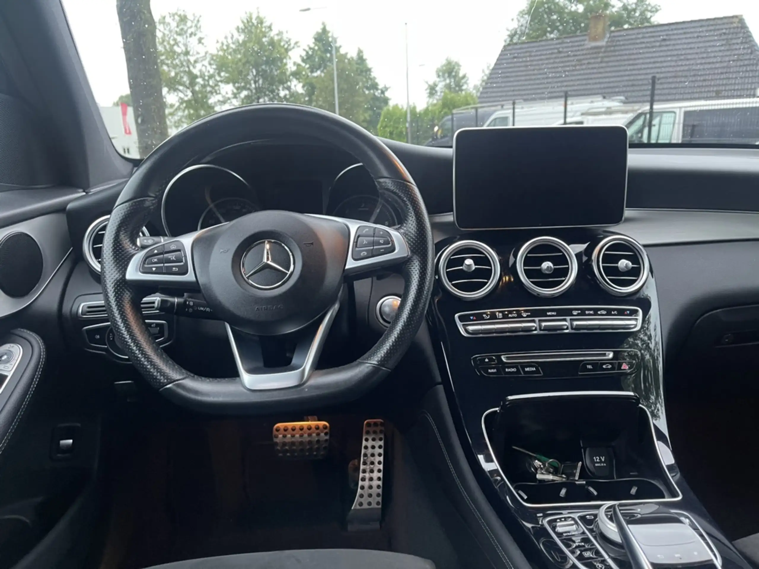 Mercedes-Benz - GLC 250