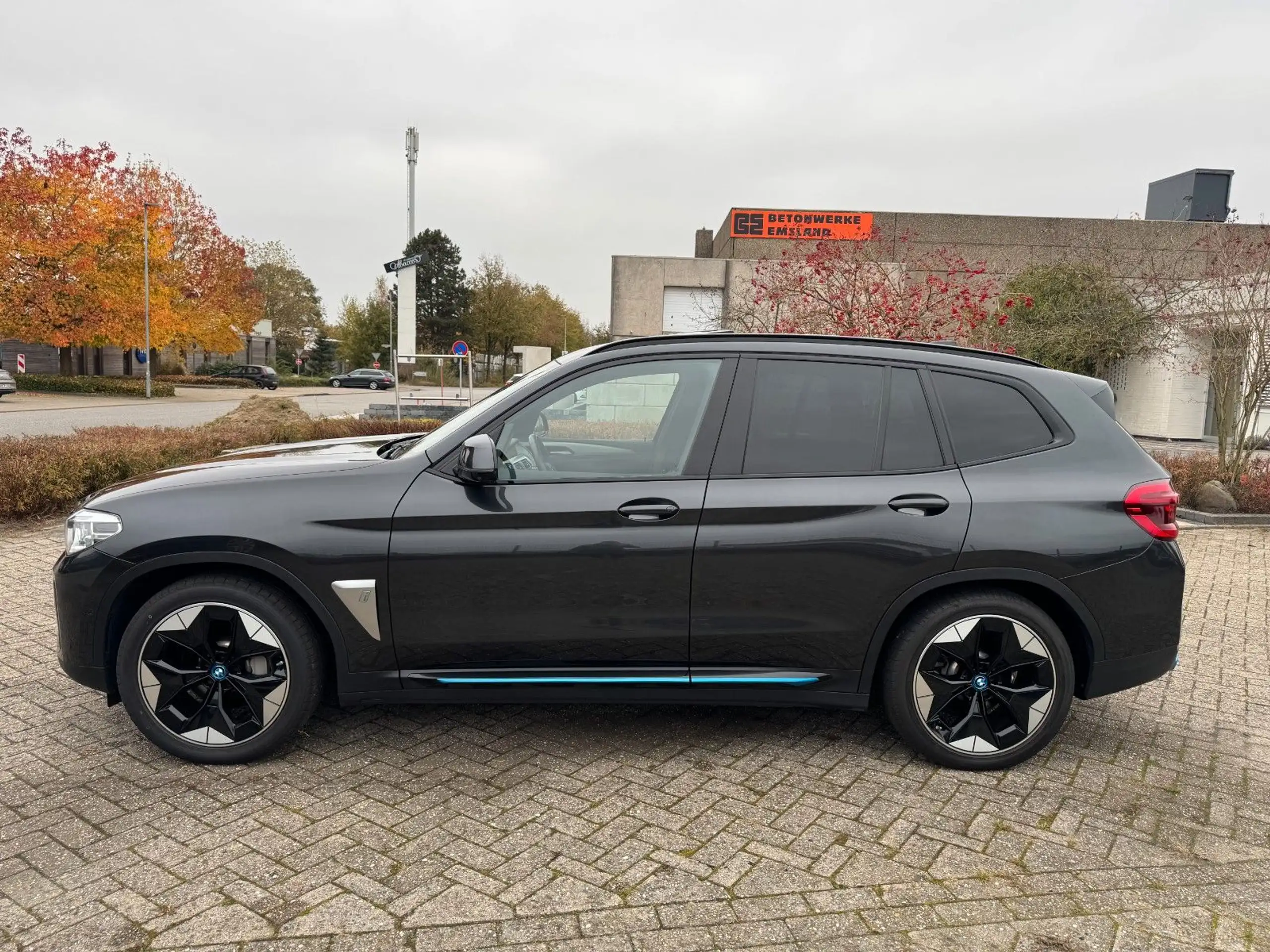 BMW - iX3