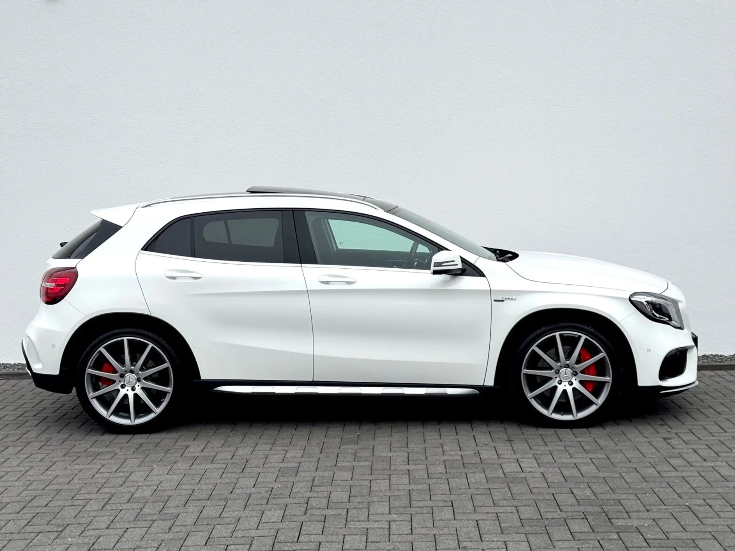 Mercedes-Benz - GLA 45 AMG