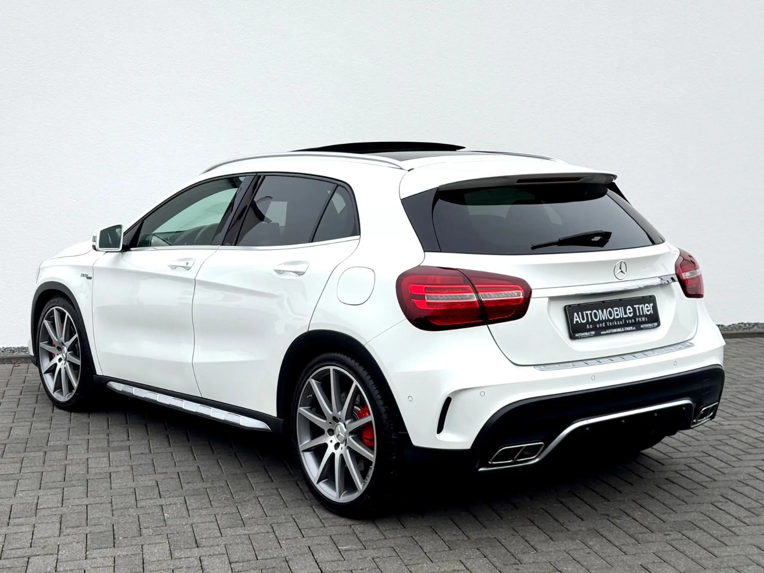 Mercedes-Benz - GLA 45 AMG