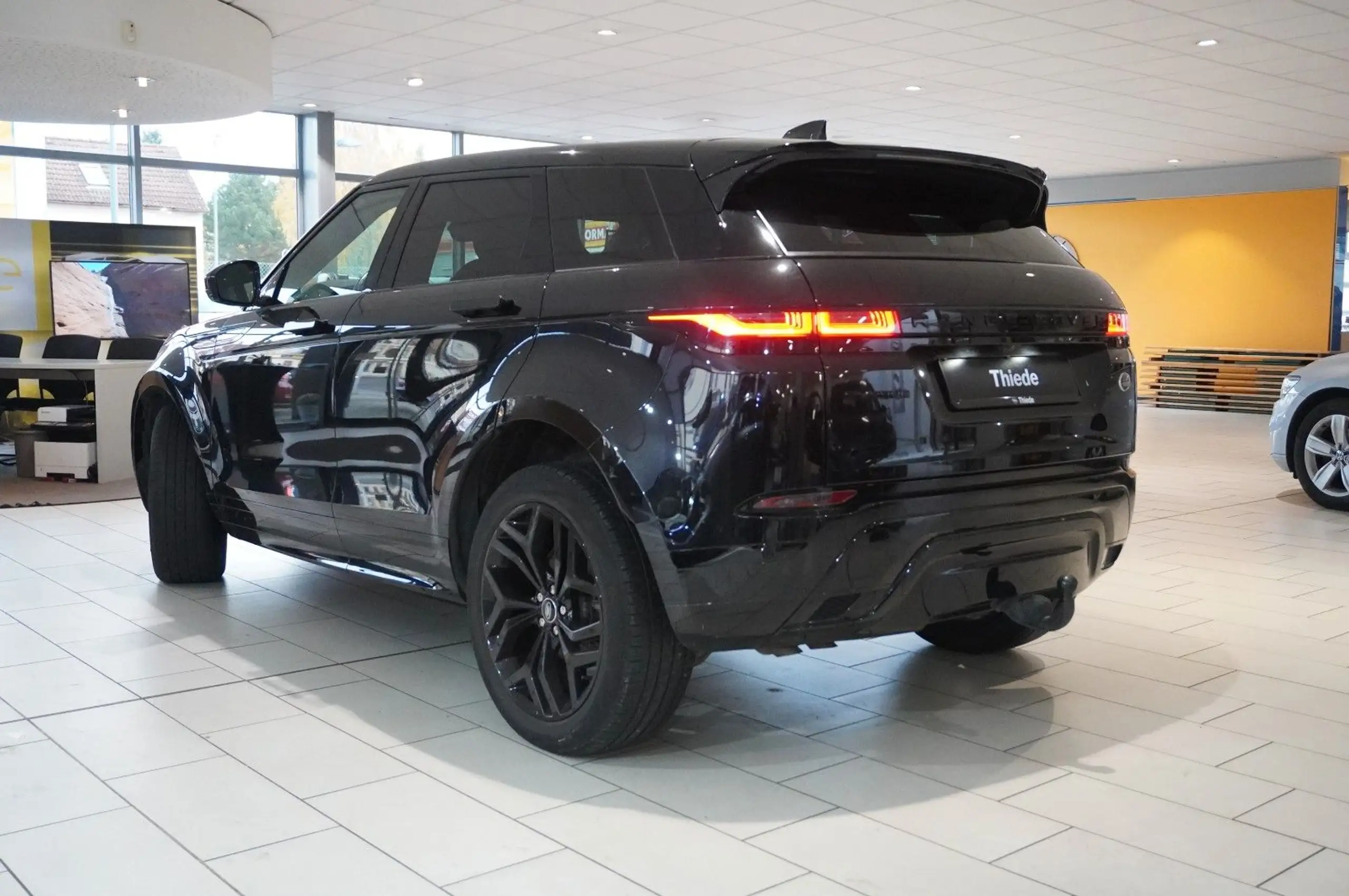 Land Rover - Range Rover Evoque