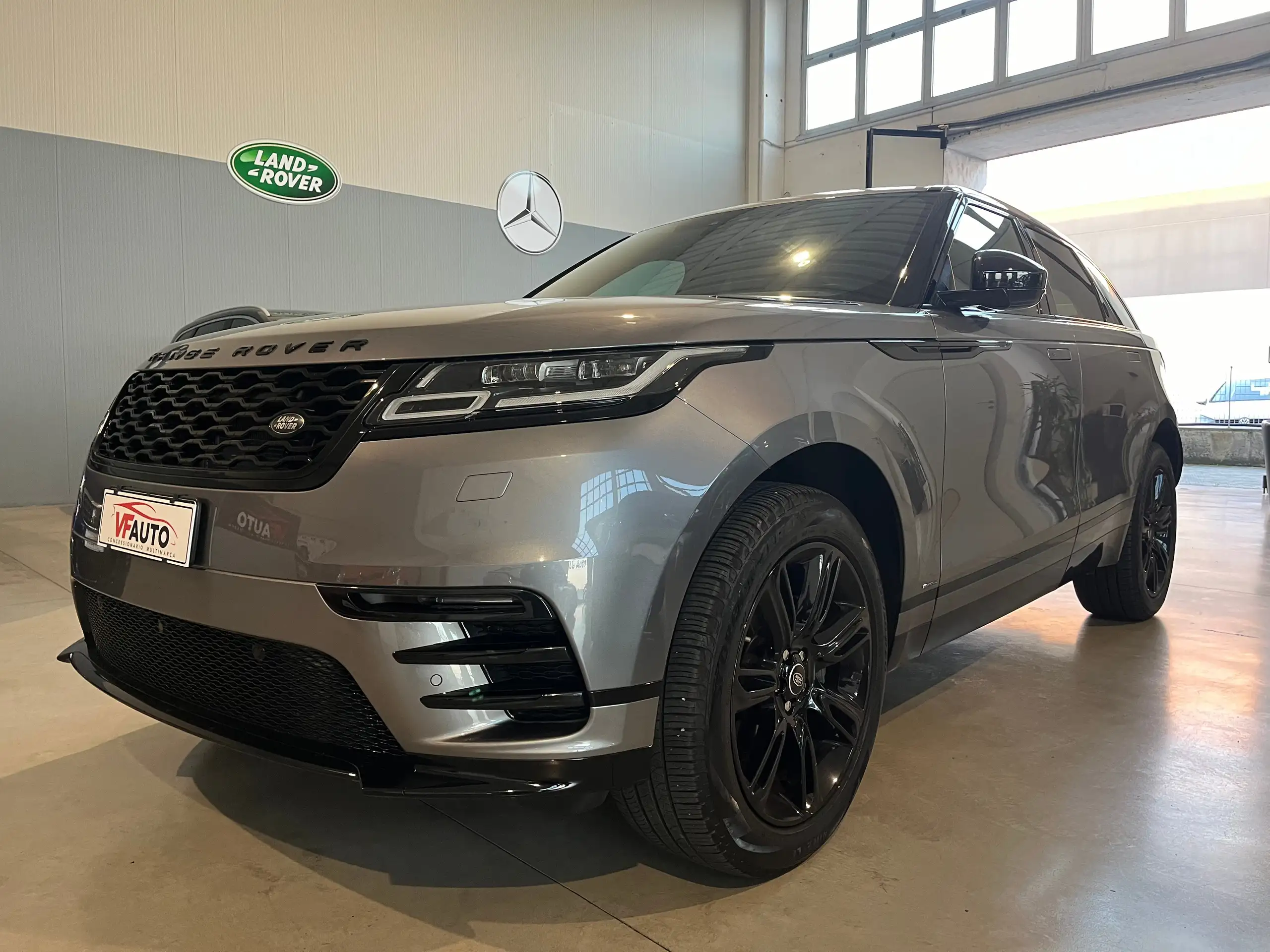 Land Rover - Range Rover Velar