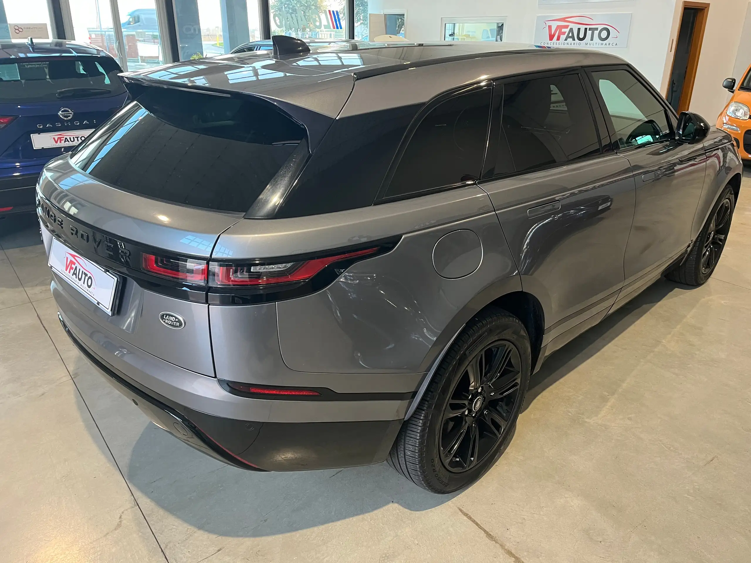 Land Rover - Range Rover Velar