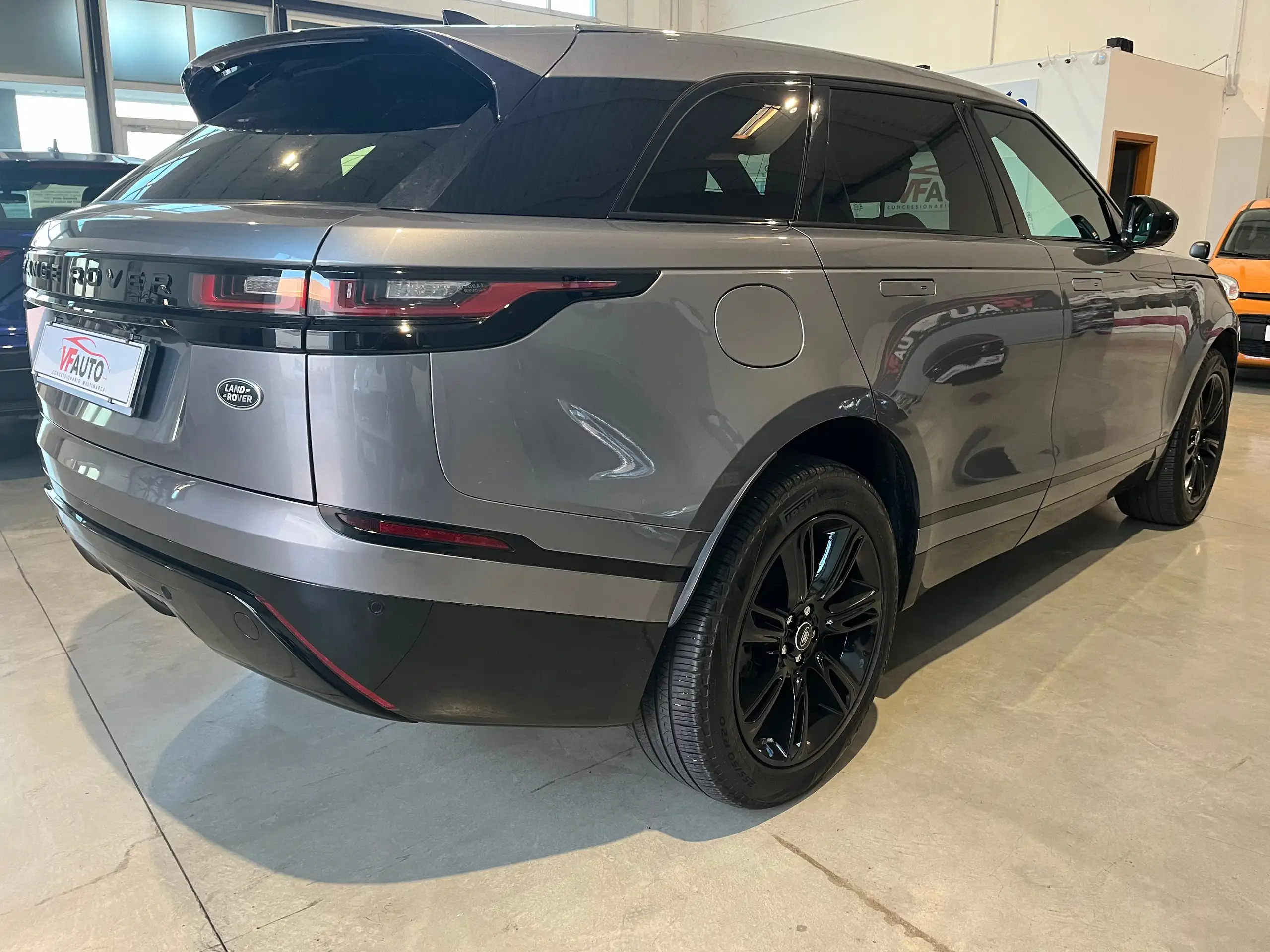 Land Rover - Range Rover Velar