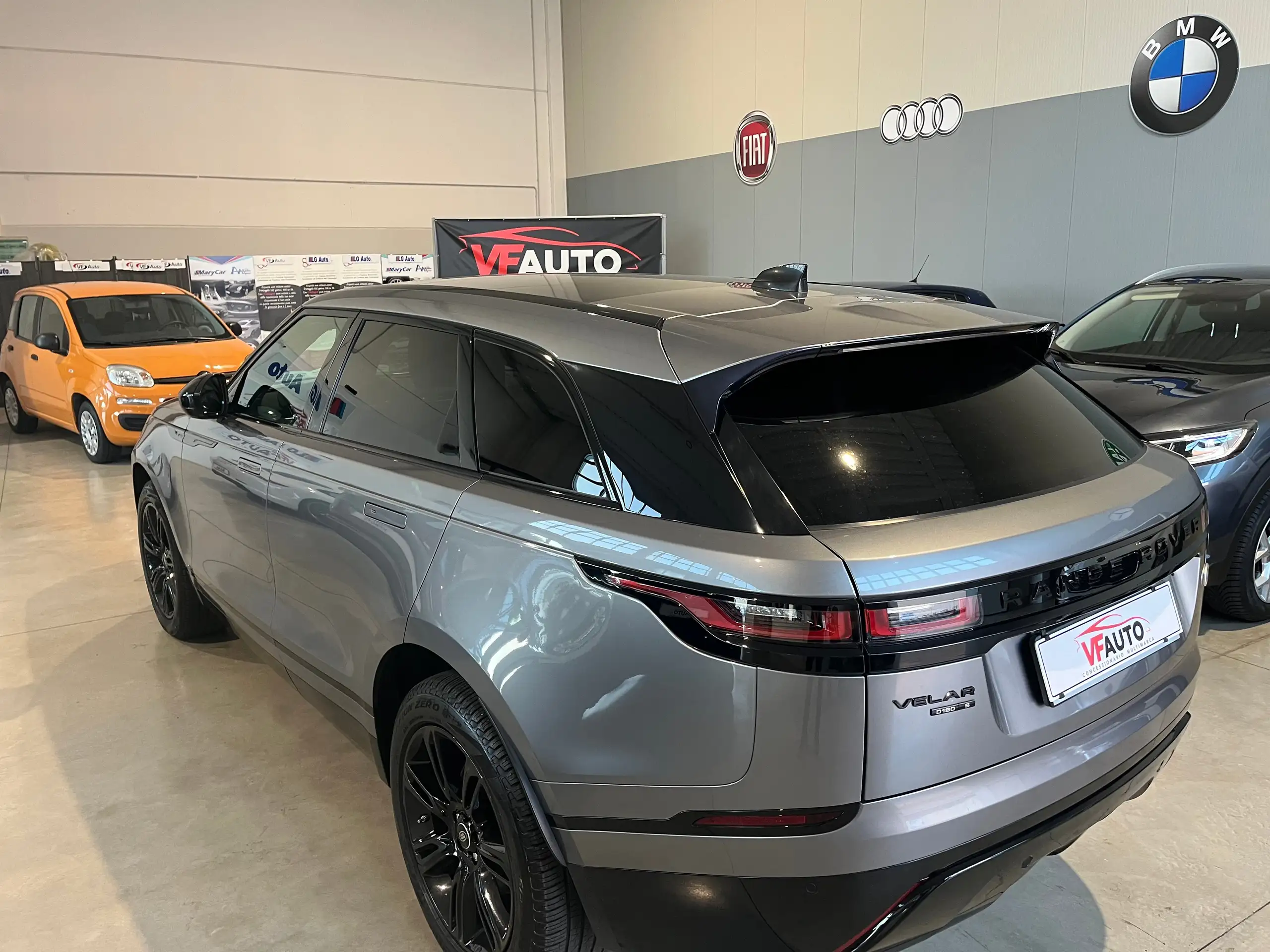 Land Rover - Range Rover Velar