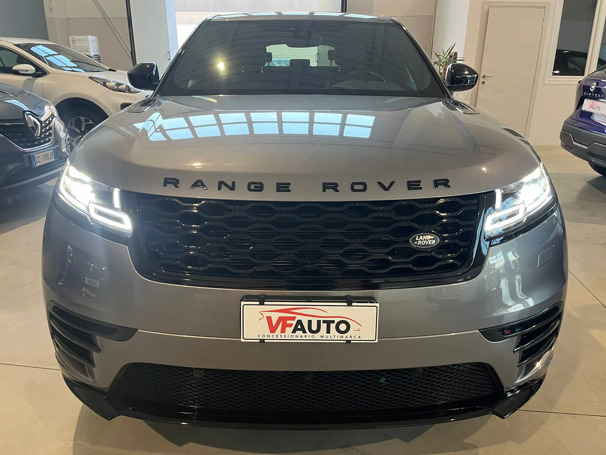 Land Rover - Range Rover Velar