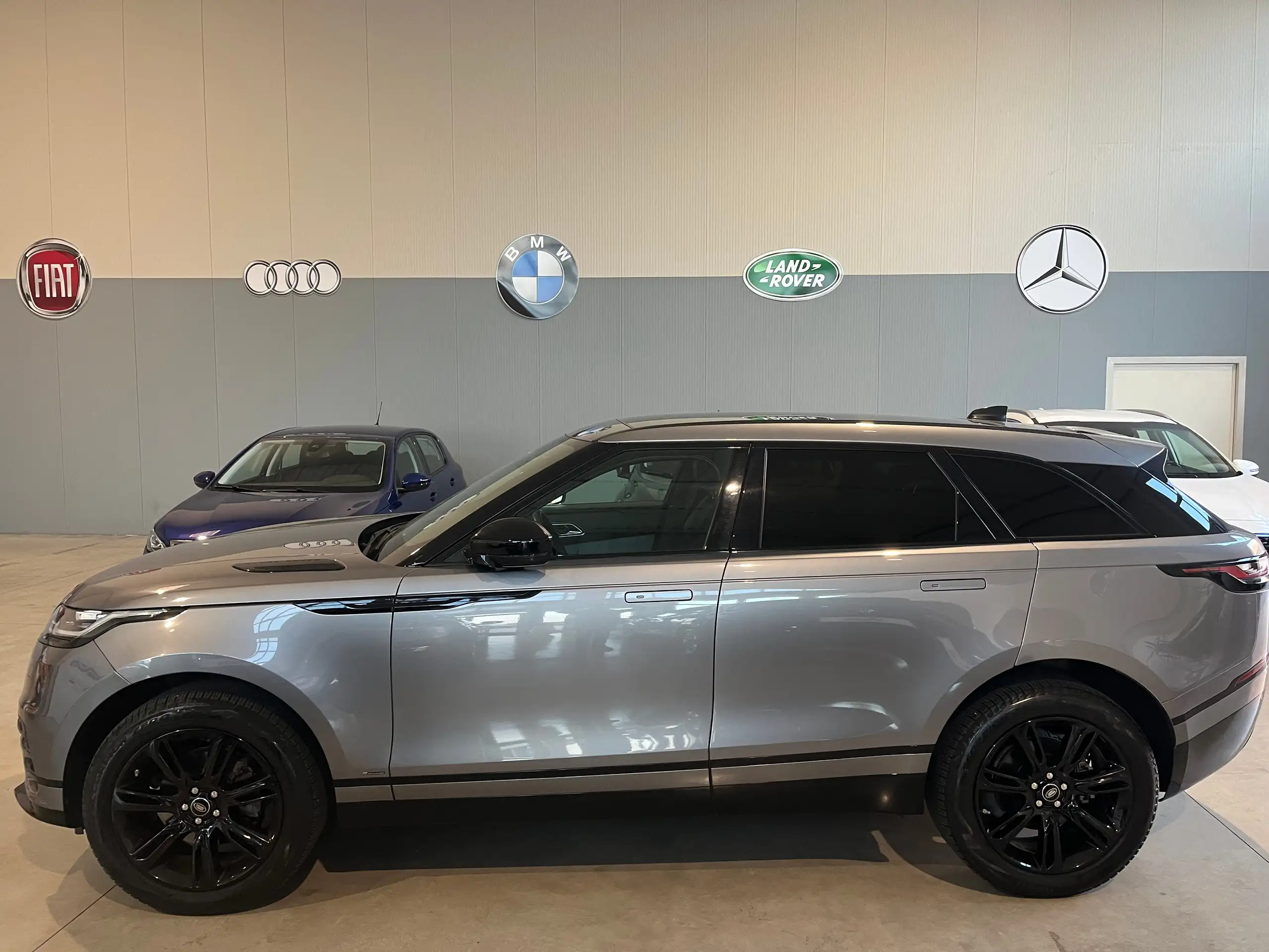 Land Rover - Range Rover Velar