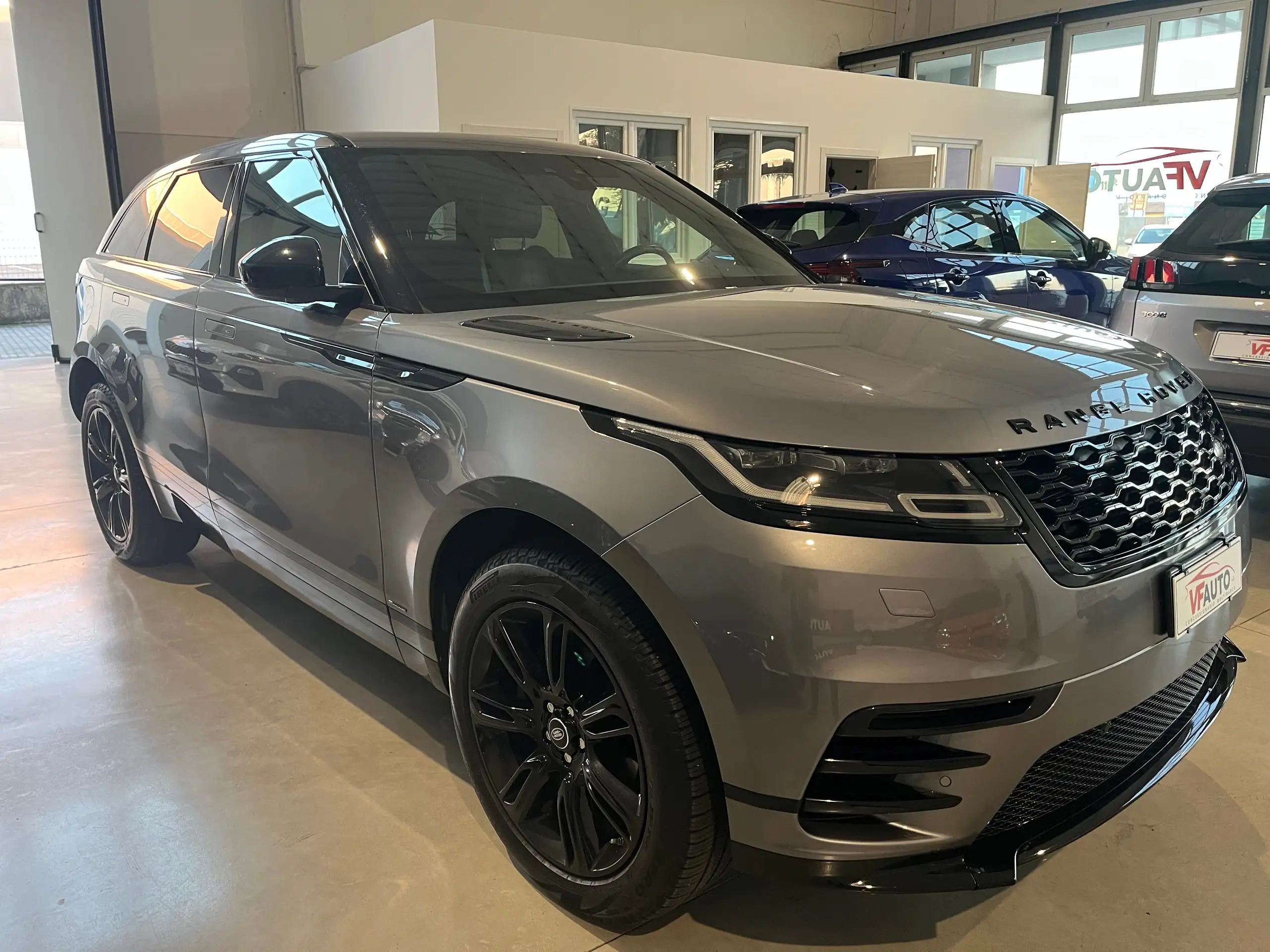 Land Rover - Range Rover Velar