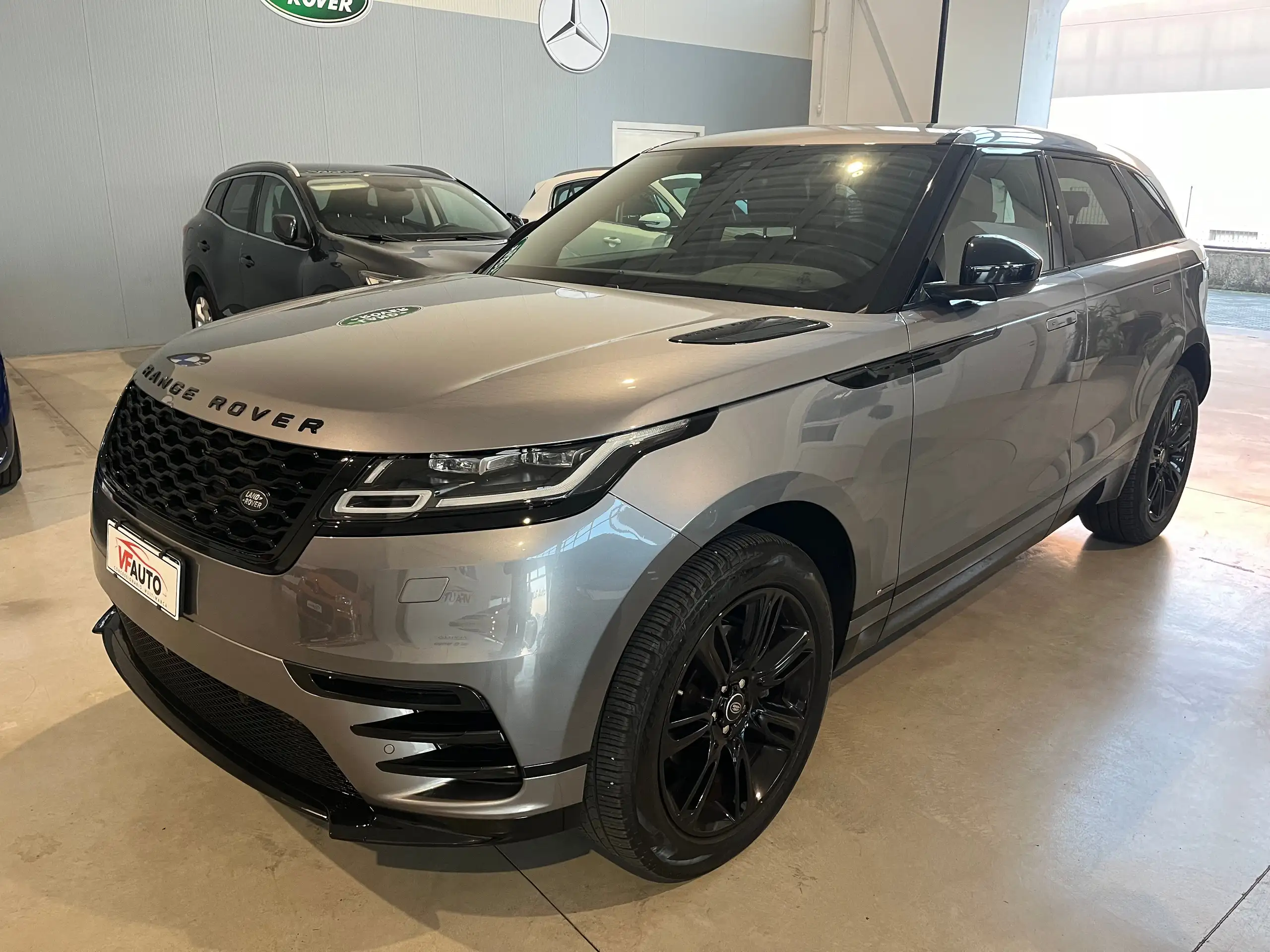 Land Rover - Range Rover Velar