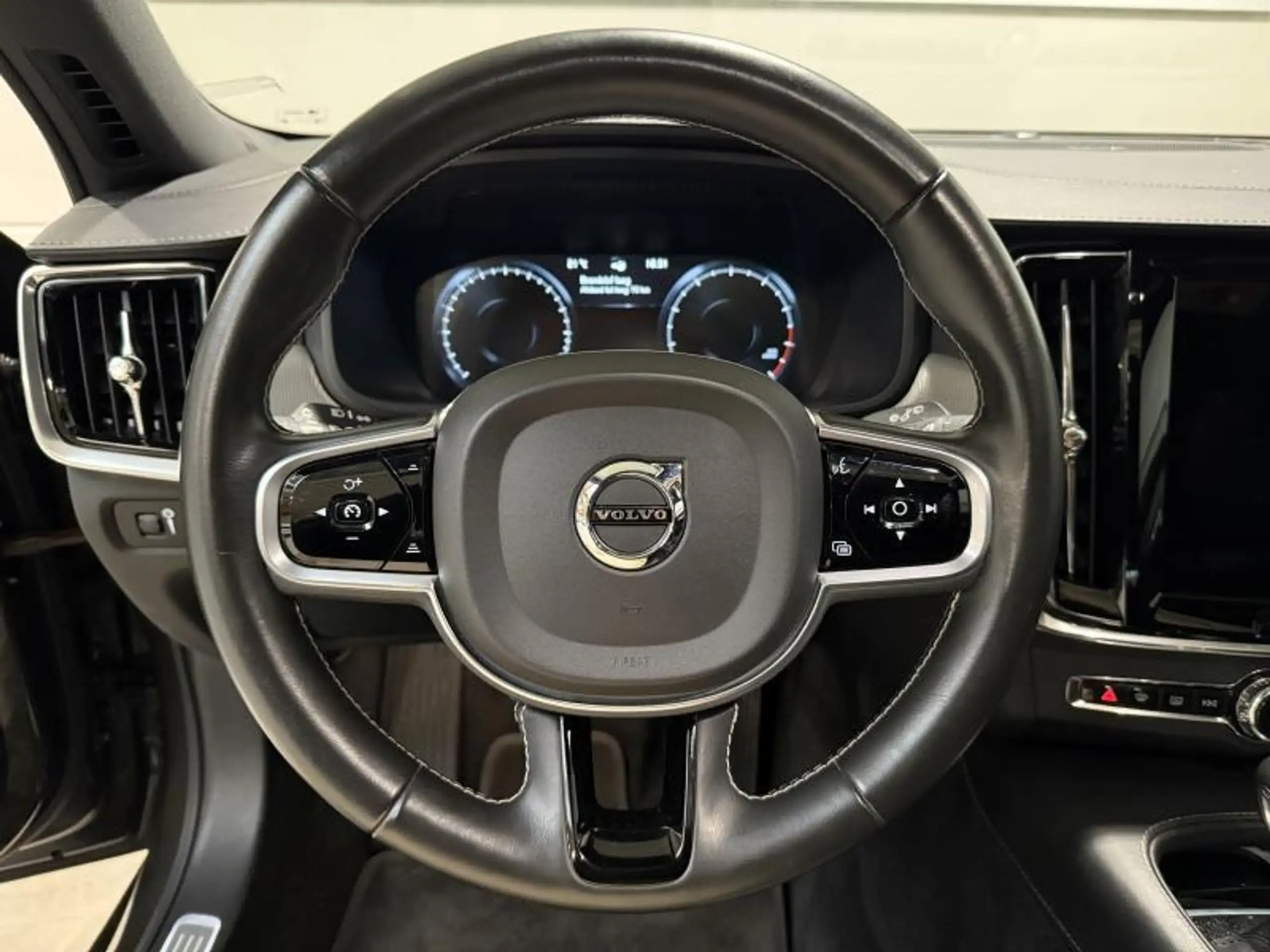 Volvo - V90