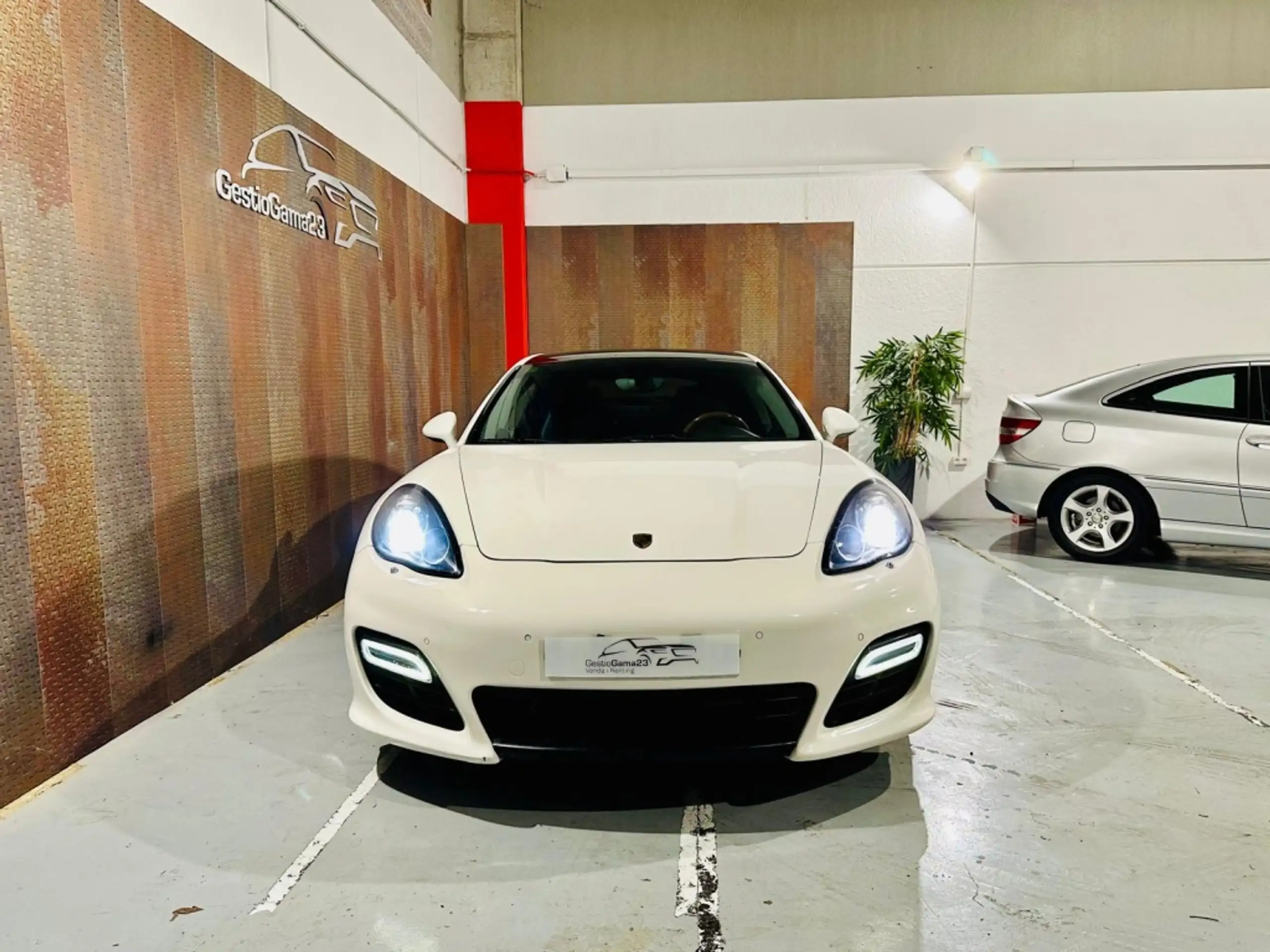 Porsche - Panamera