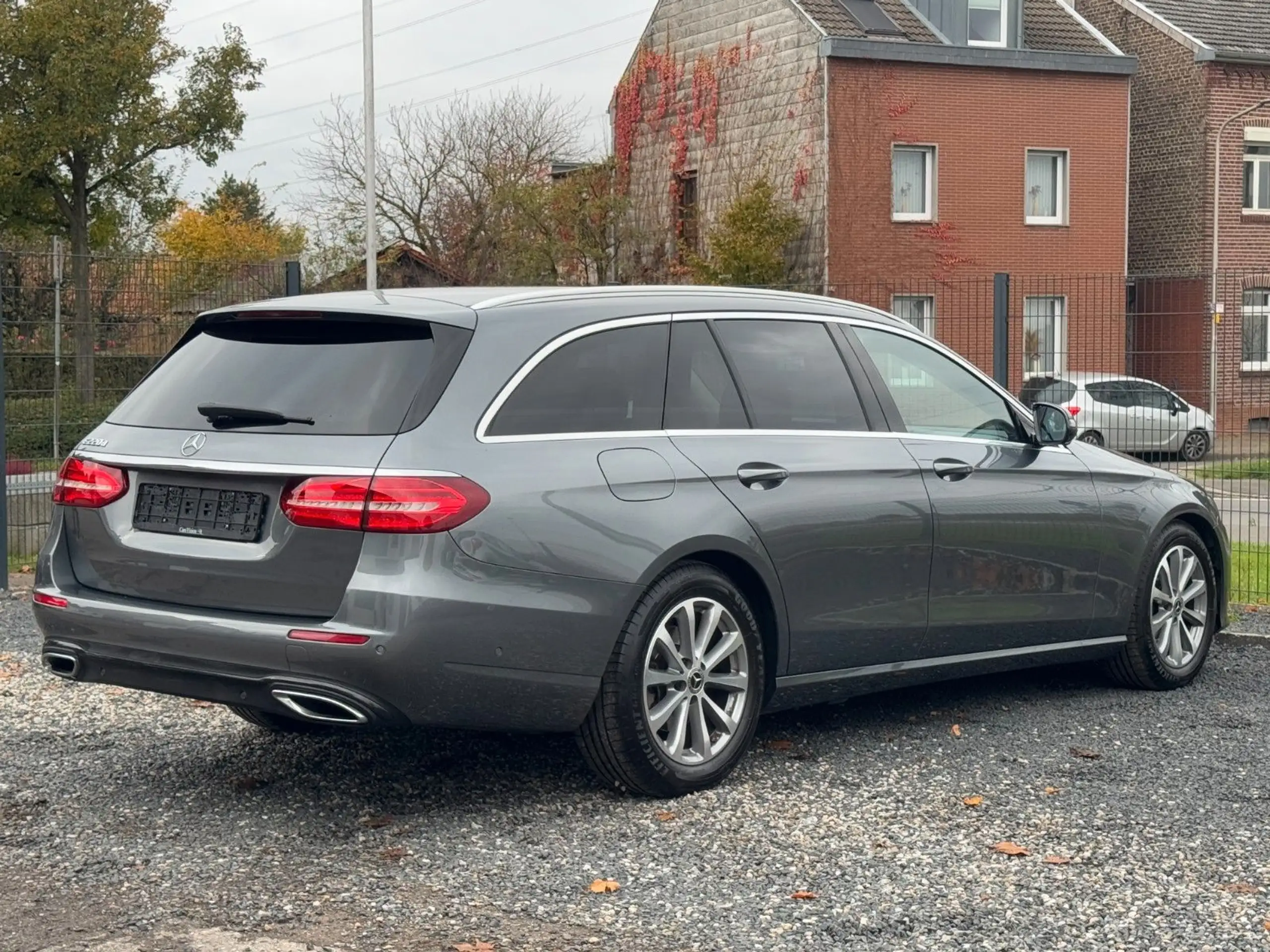 Mercedes-Benz - E 220