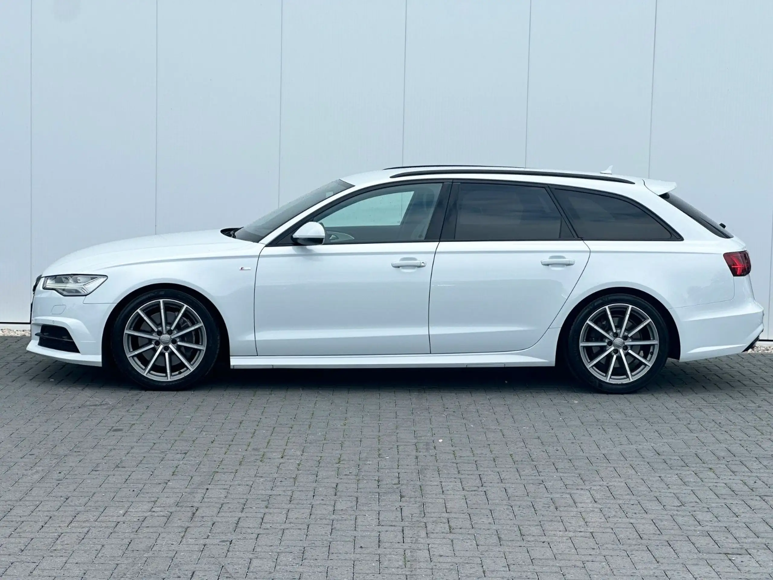 Audi - A6