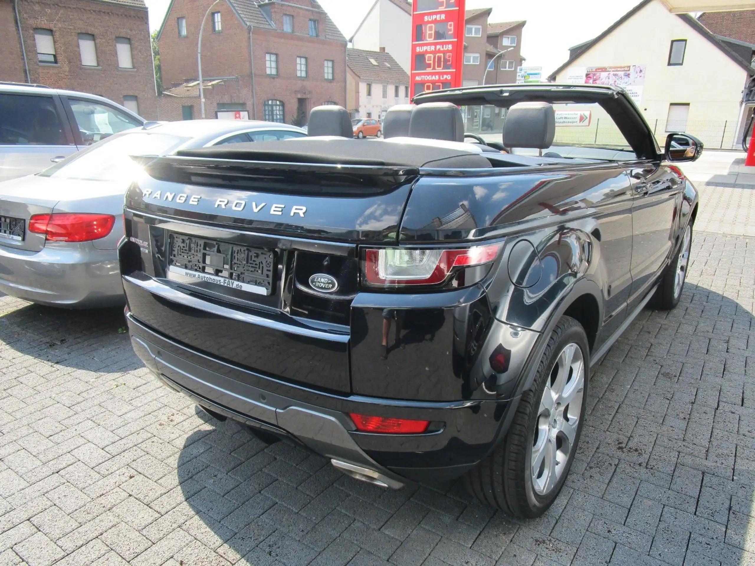 Land Rover - Range Rover Evoque