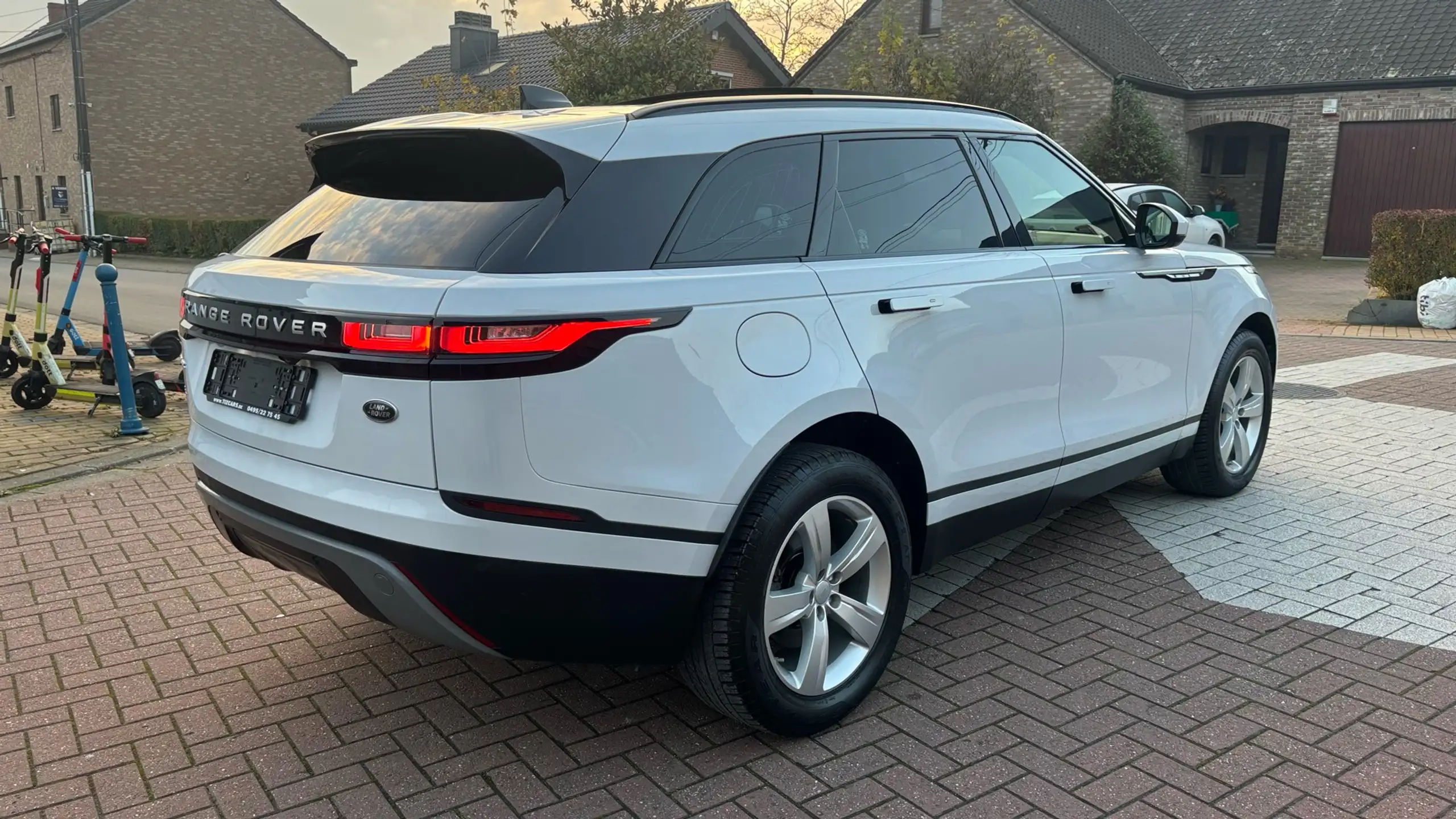 Land Rover - Range Rover Velar