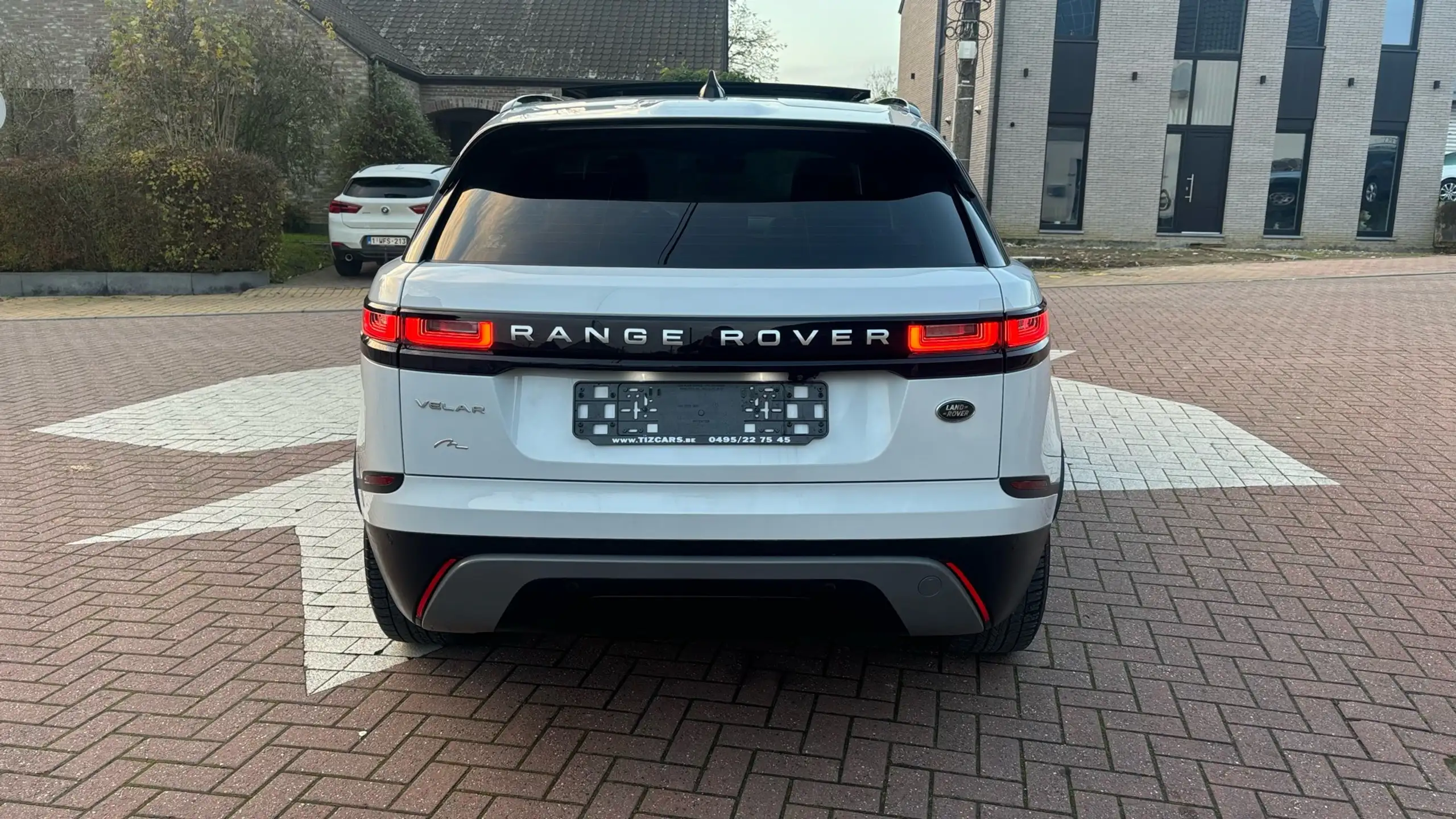 Land Rover - Range Rover Velar