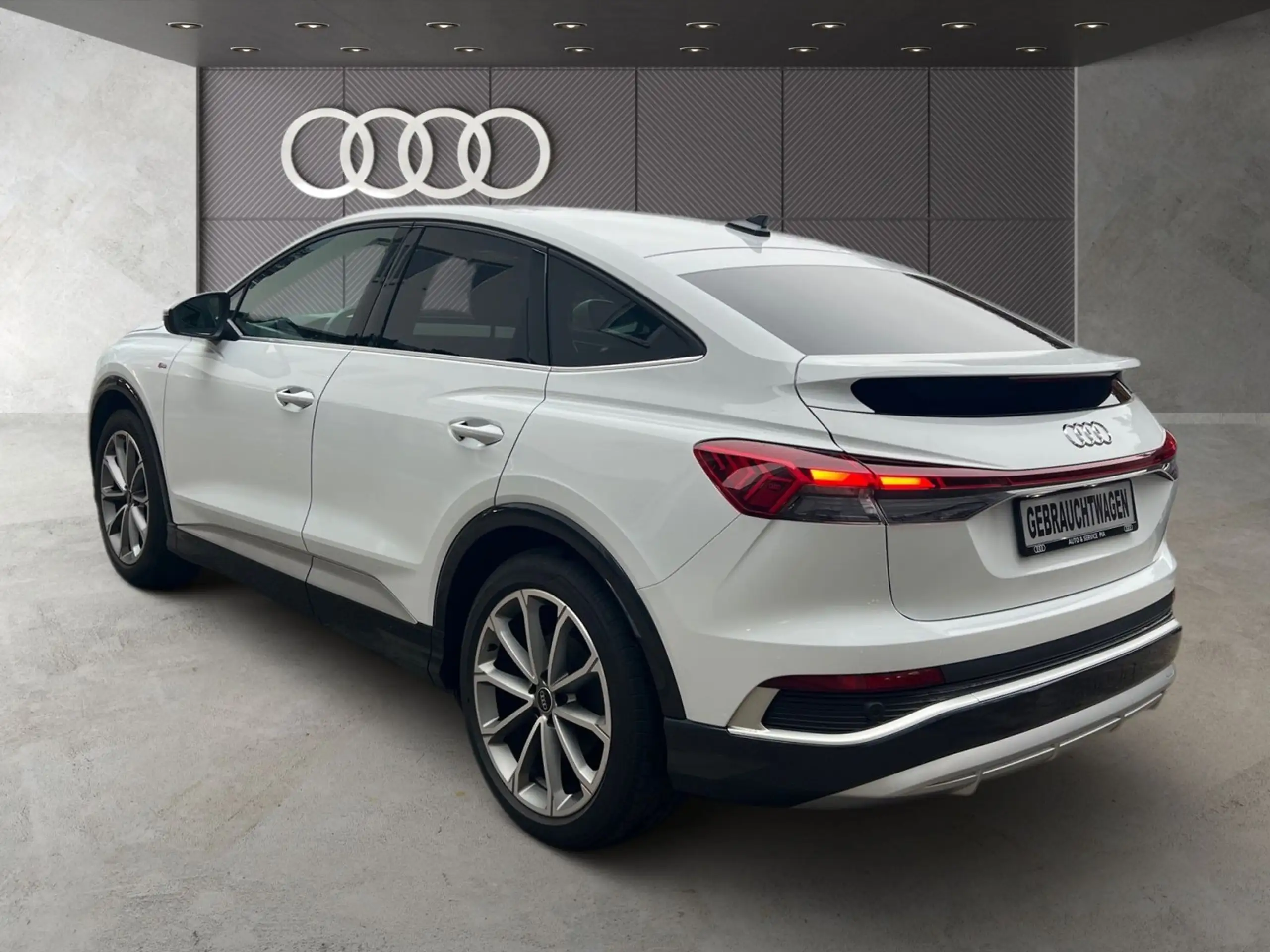 Audi - Q4 e-tron