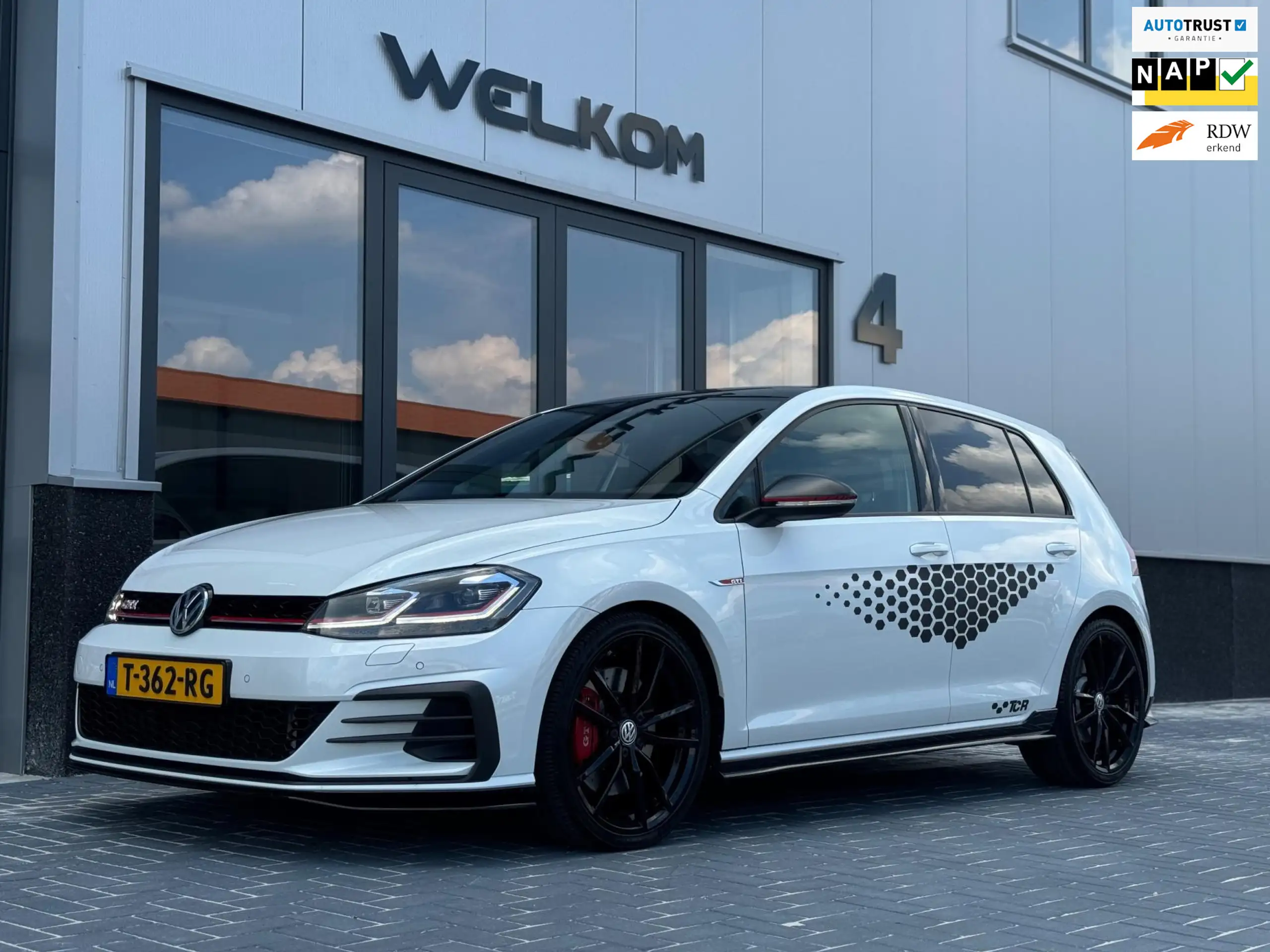 Volkswagen - Golf GTI