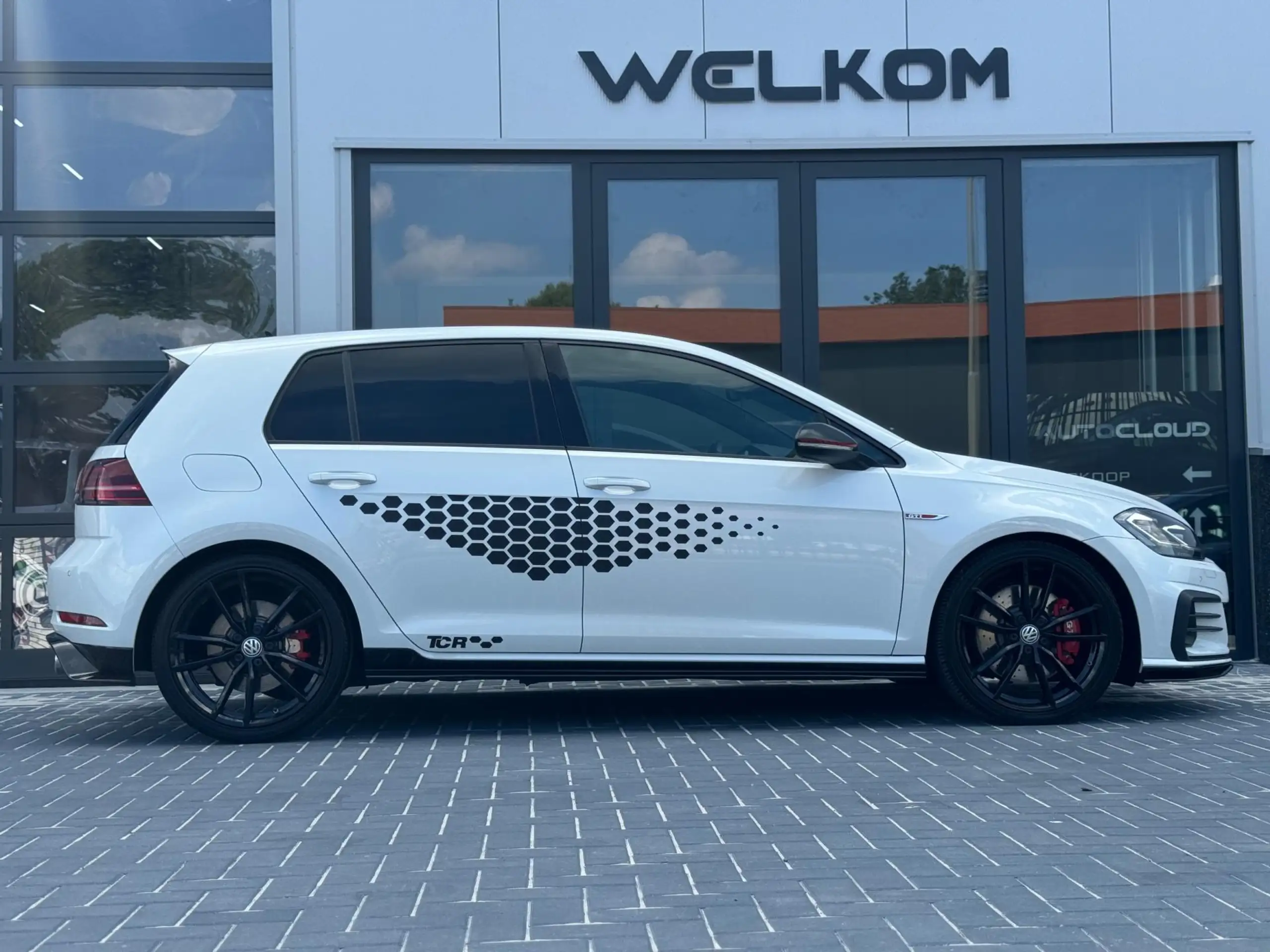 Volkswagen - Golf GTI