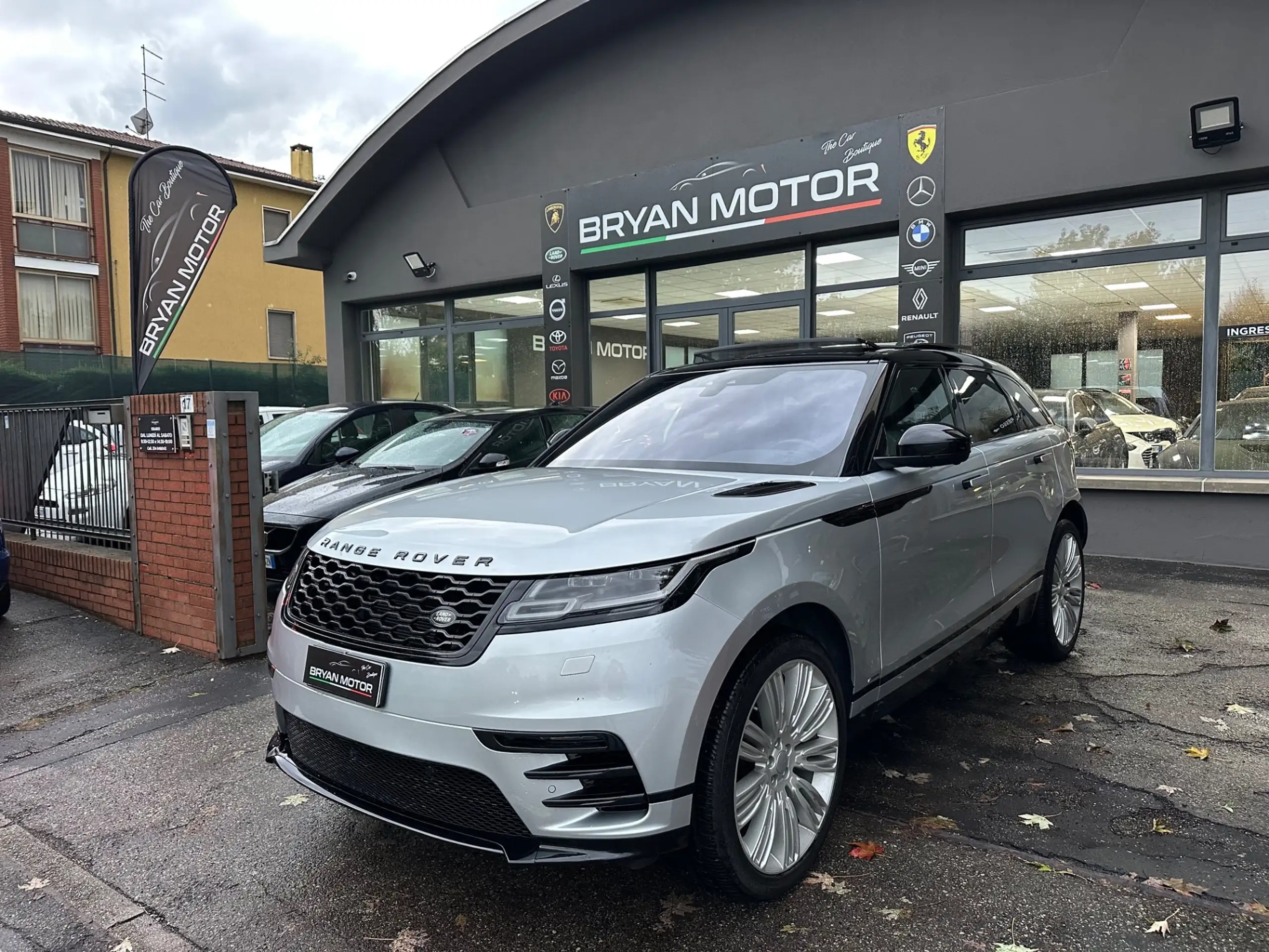 Land Rover - Range Rover Velar