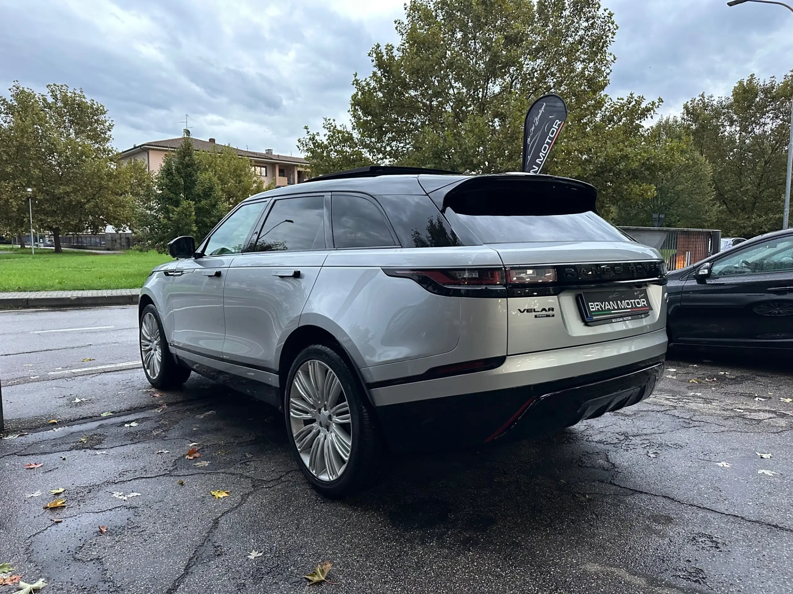 Land Rover - Range Rover Velar