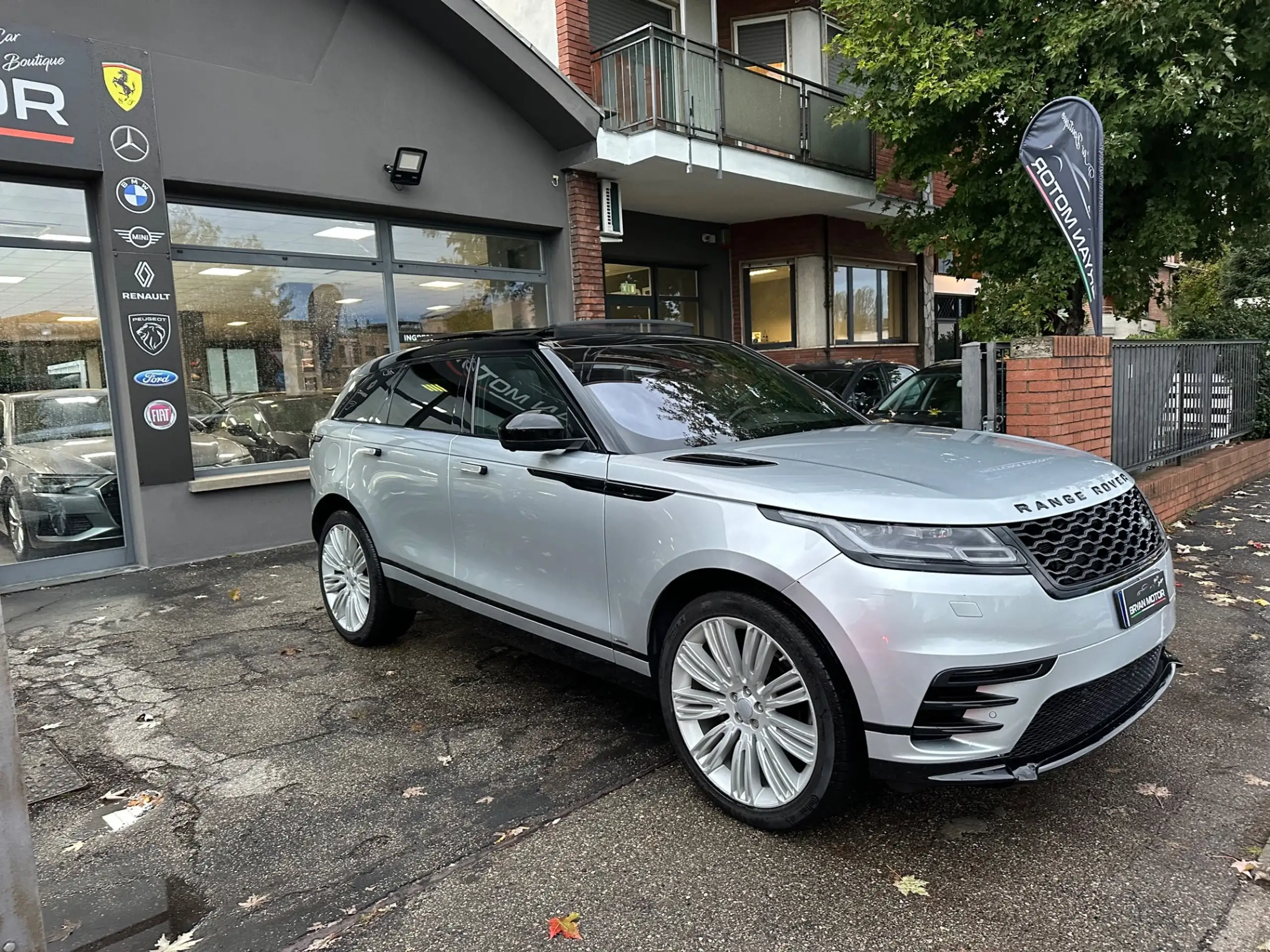 Land Rover - Range Rover Velar