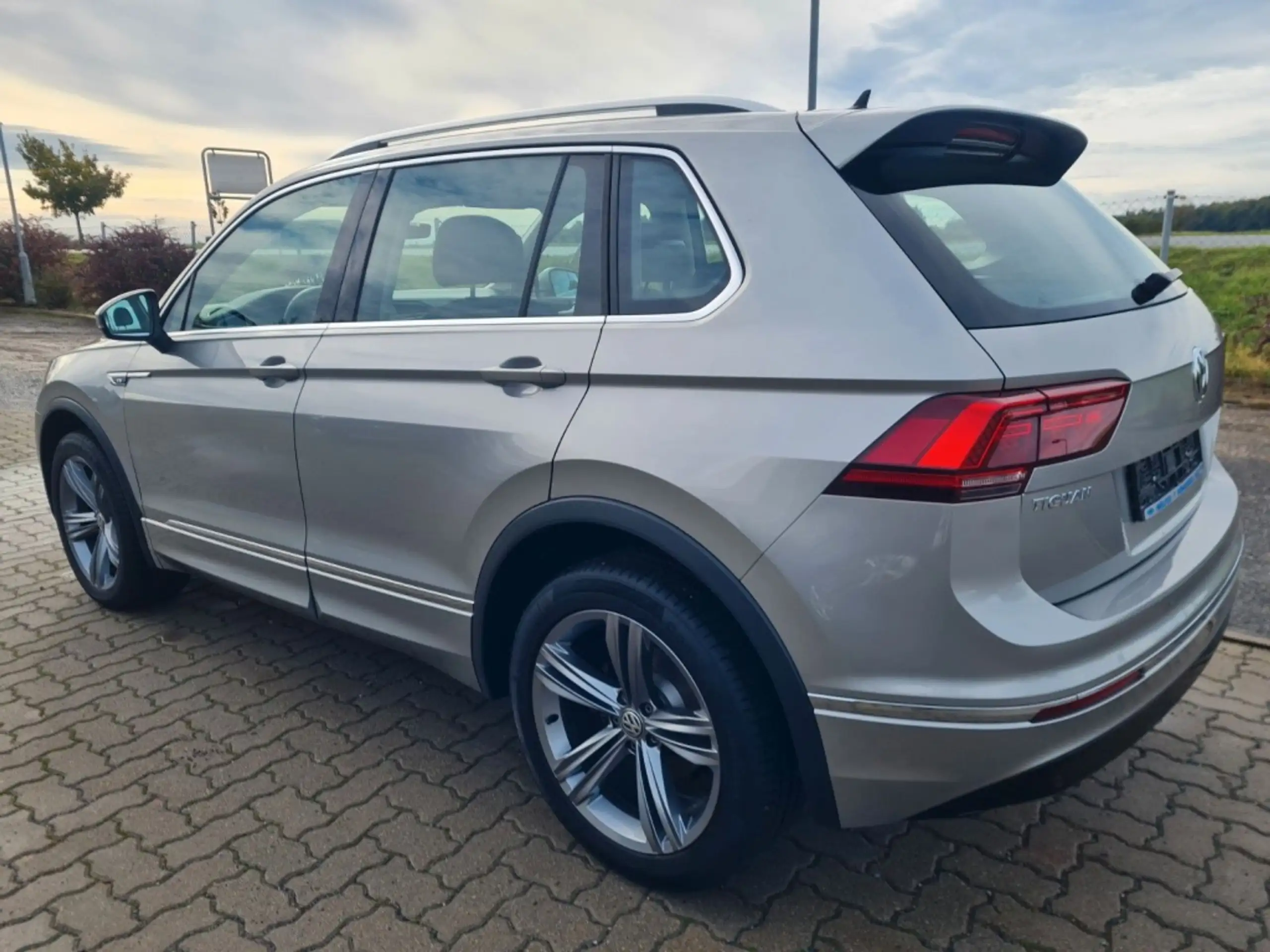 Volkswagen - Tiguan