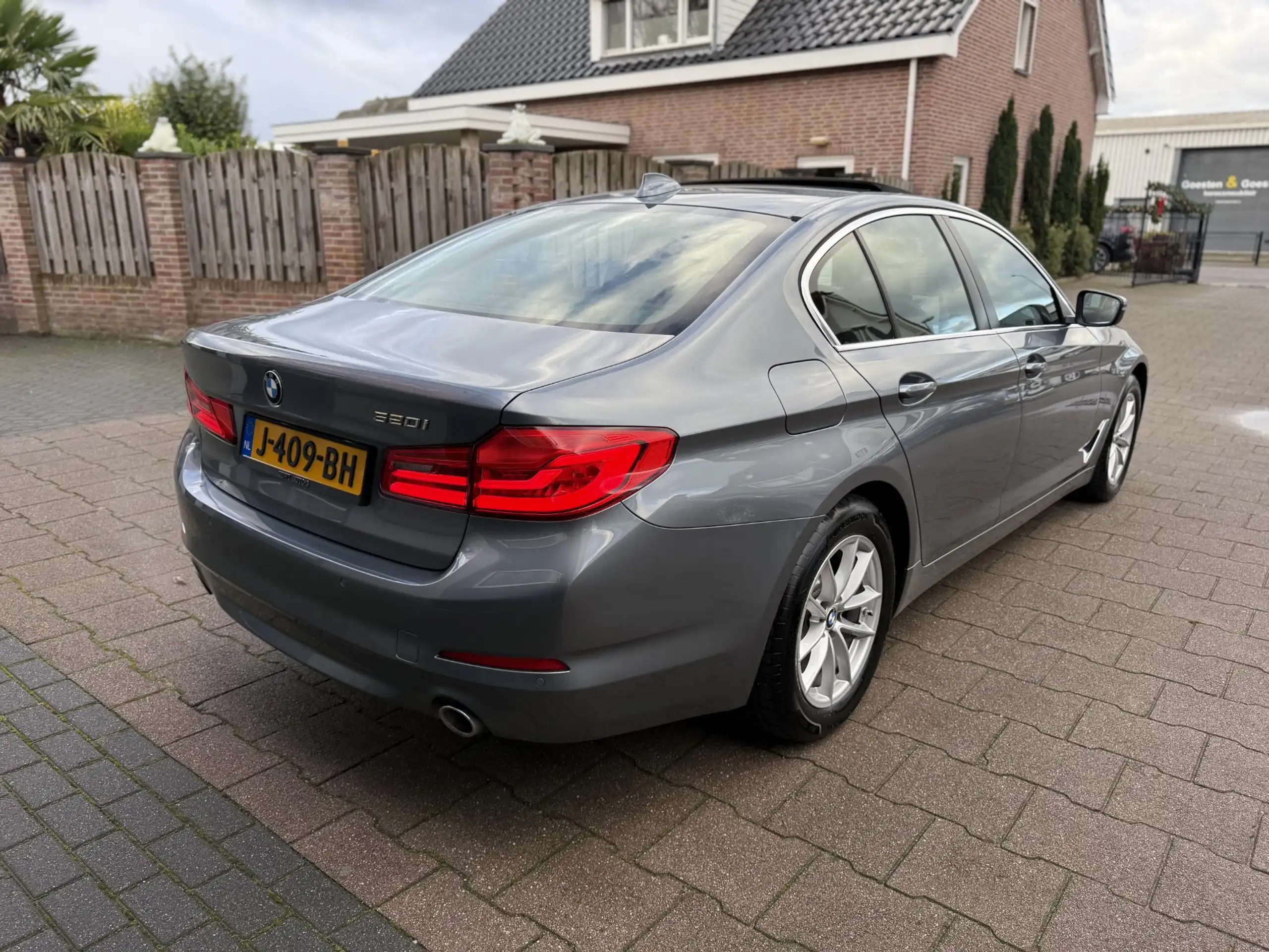 BMW - 520