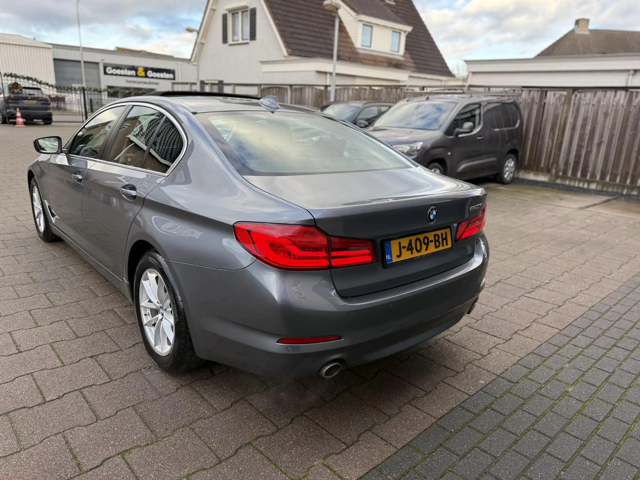 BMW - 520