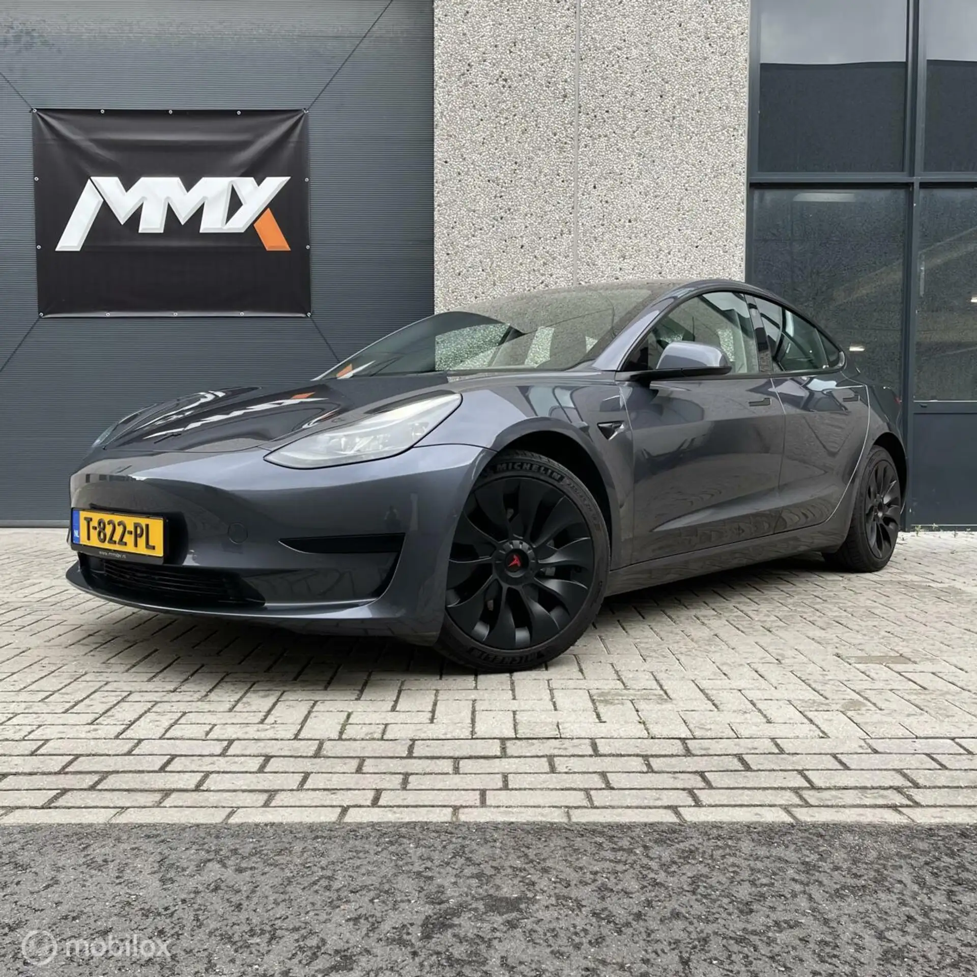 Tesla - Model 3